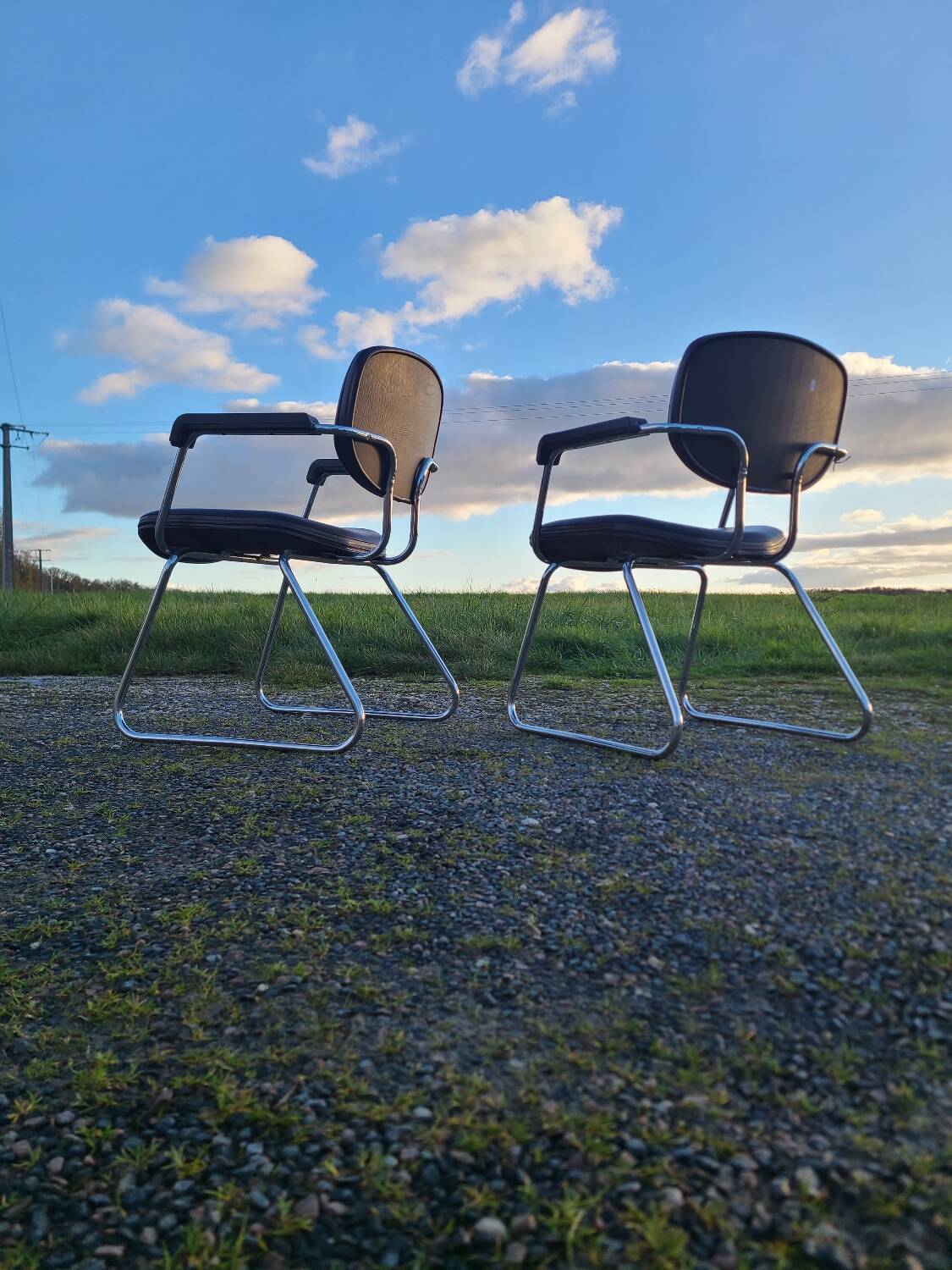 Pair of Unimob Lingua 97 armchairs