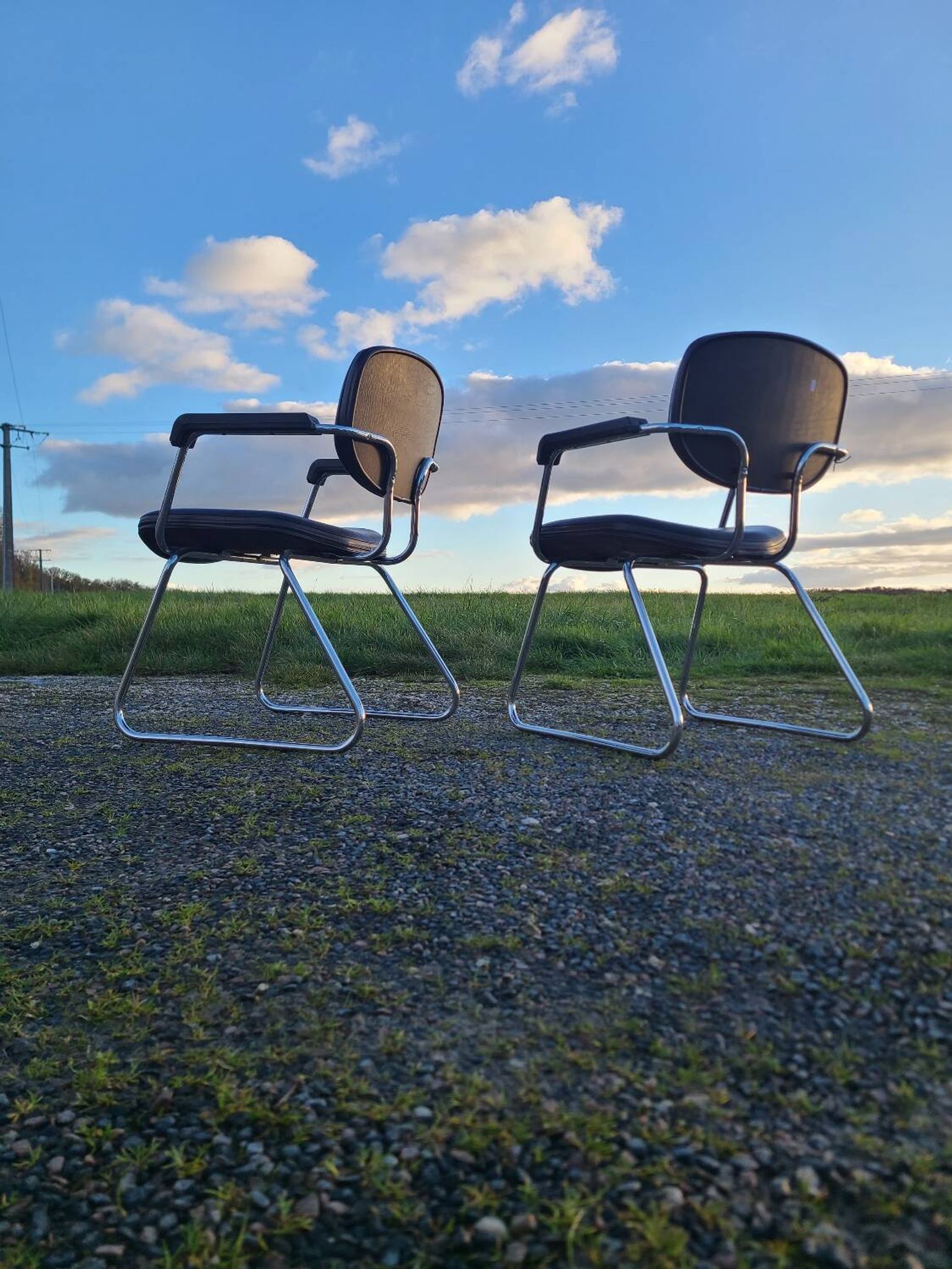 Pair of Unimob Lingua 97 armchairs