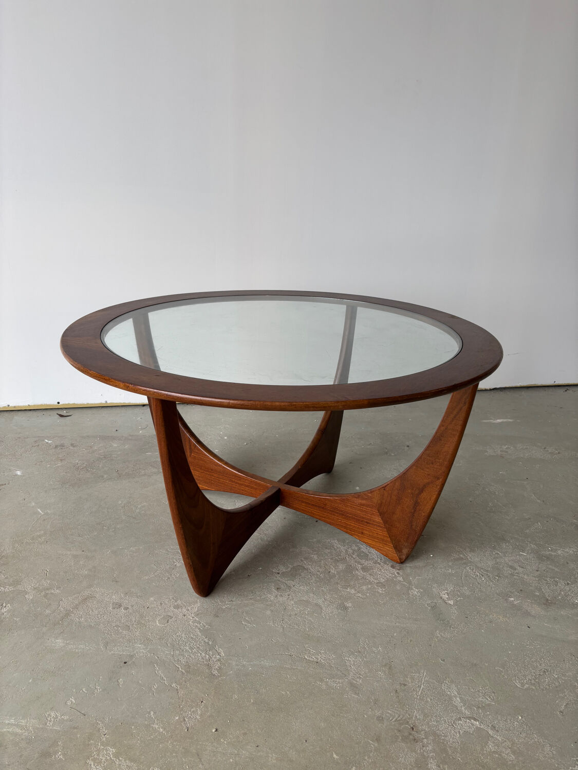 Round coffee table in solid teak, Astro model by Victor Wilkins.