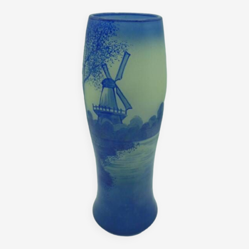Vase ancien bleu.
