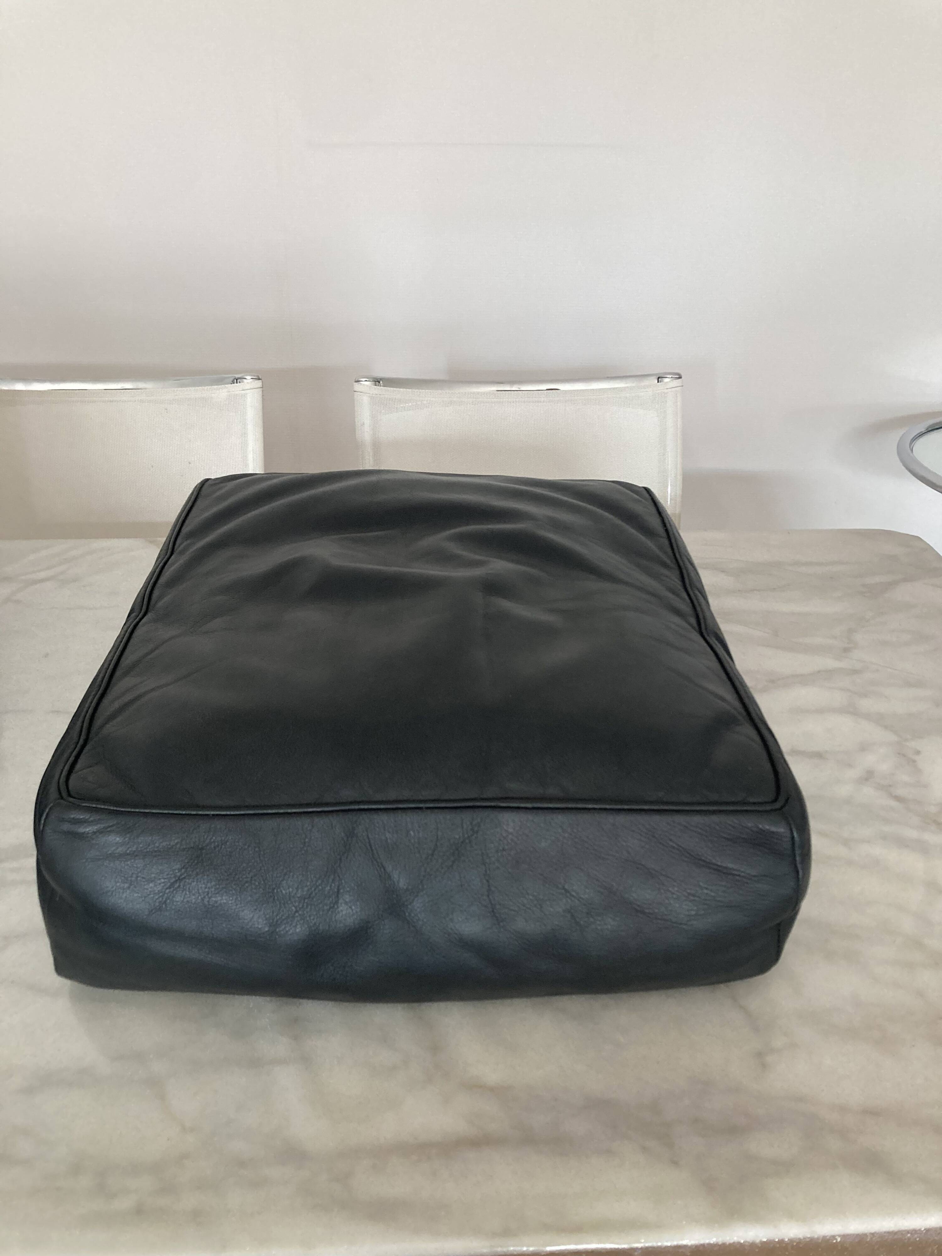 Le Corbusier LC2 armchair in black leather