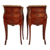 Tables de chevet de style Louis XV français du milieu du siècle avec des dessus en marbre et marqueterie florale, années 1940, ensemble de 2
