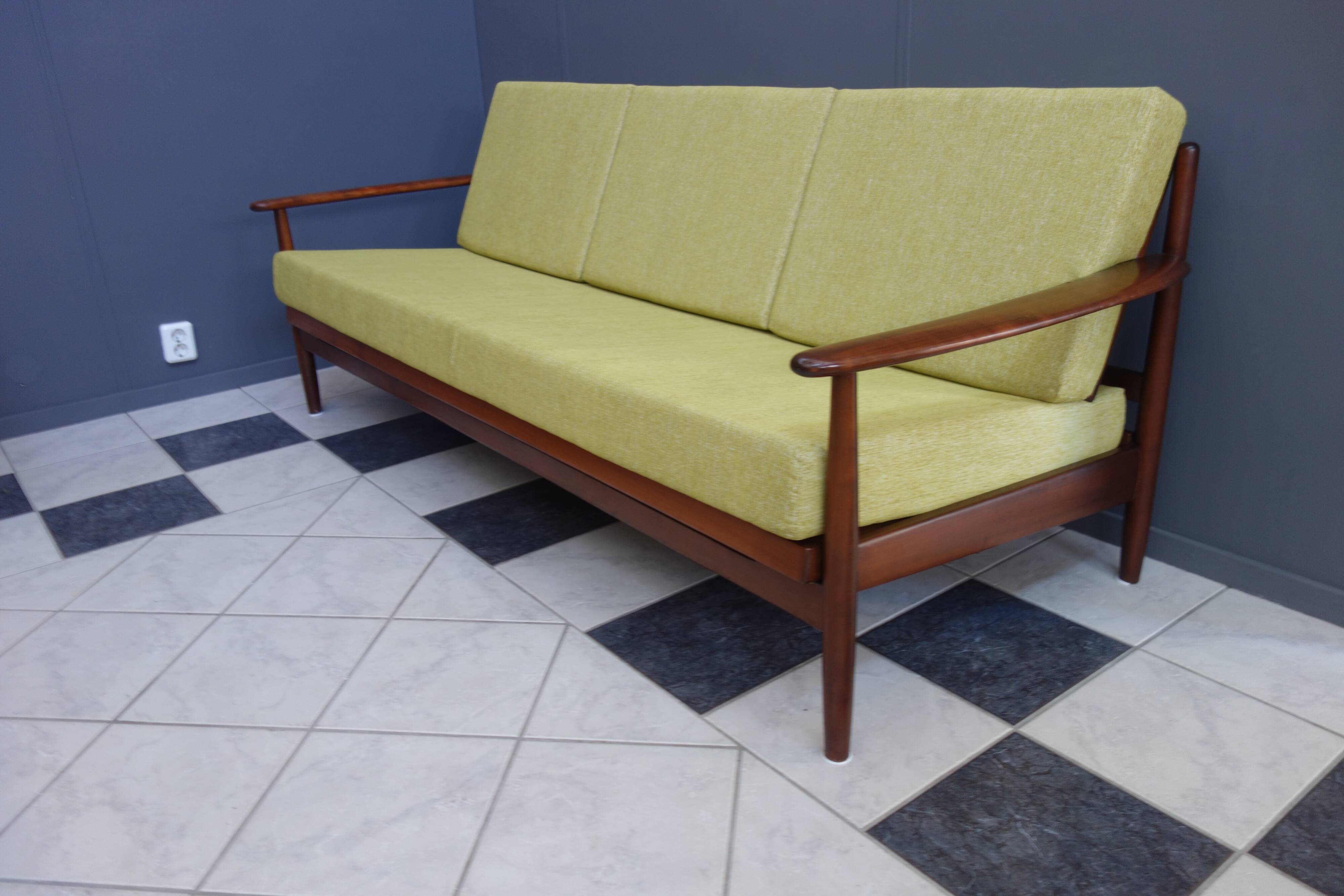 Yellow vintage sofa / daybed, 1960S