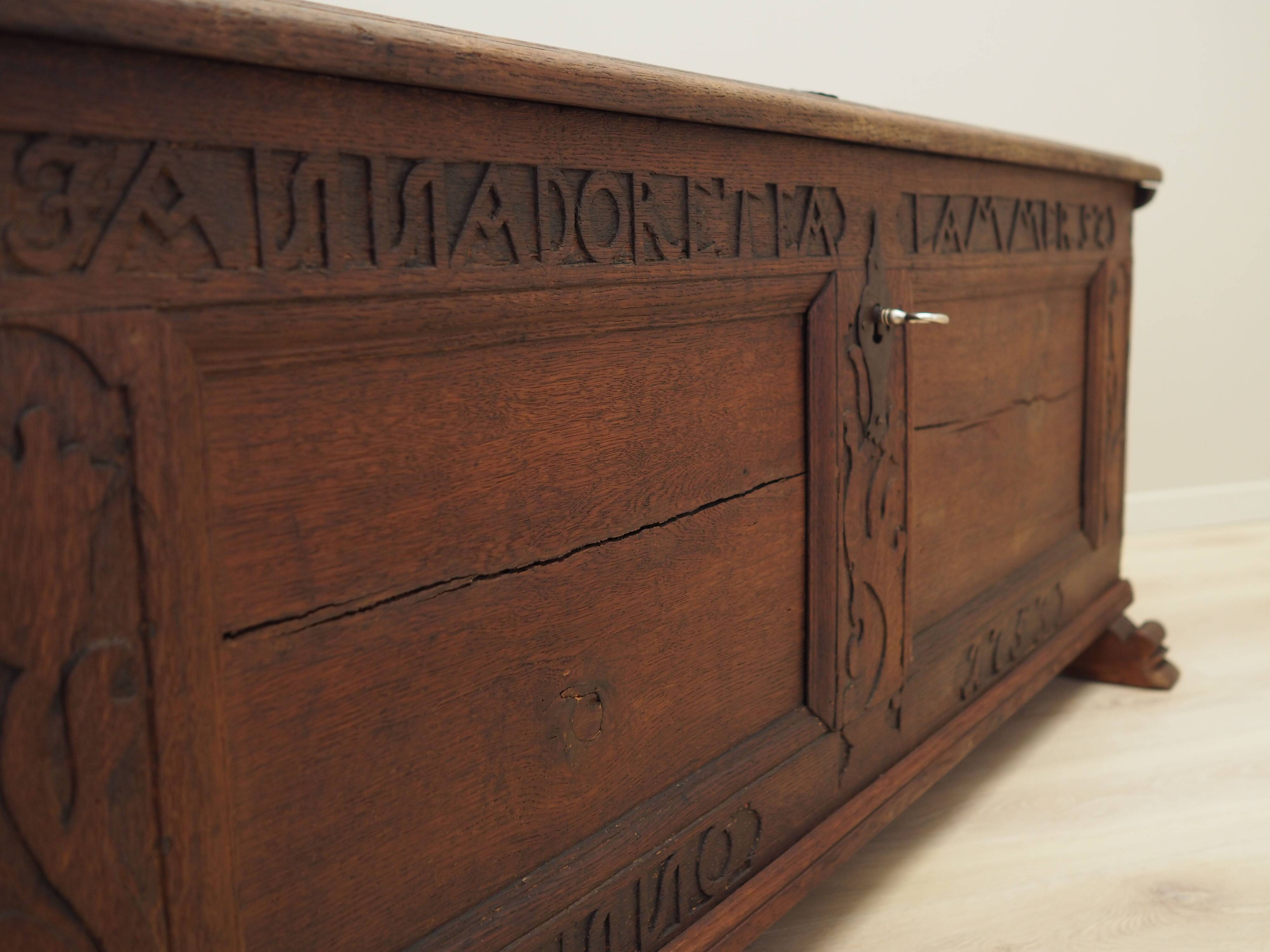 Oak chest, Scandinavian design, 18th century