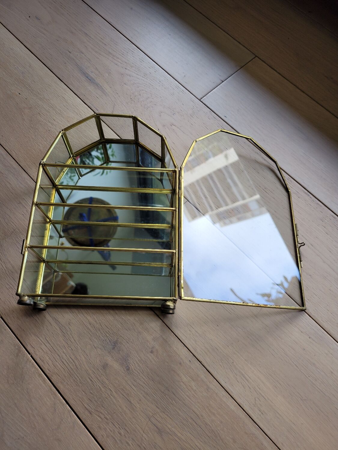 Glass and brass display shelf to install or hang