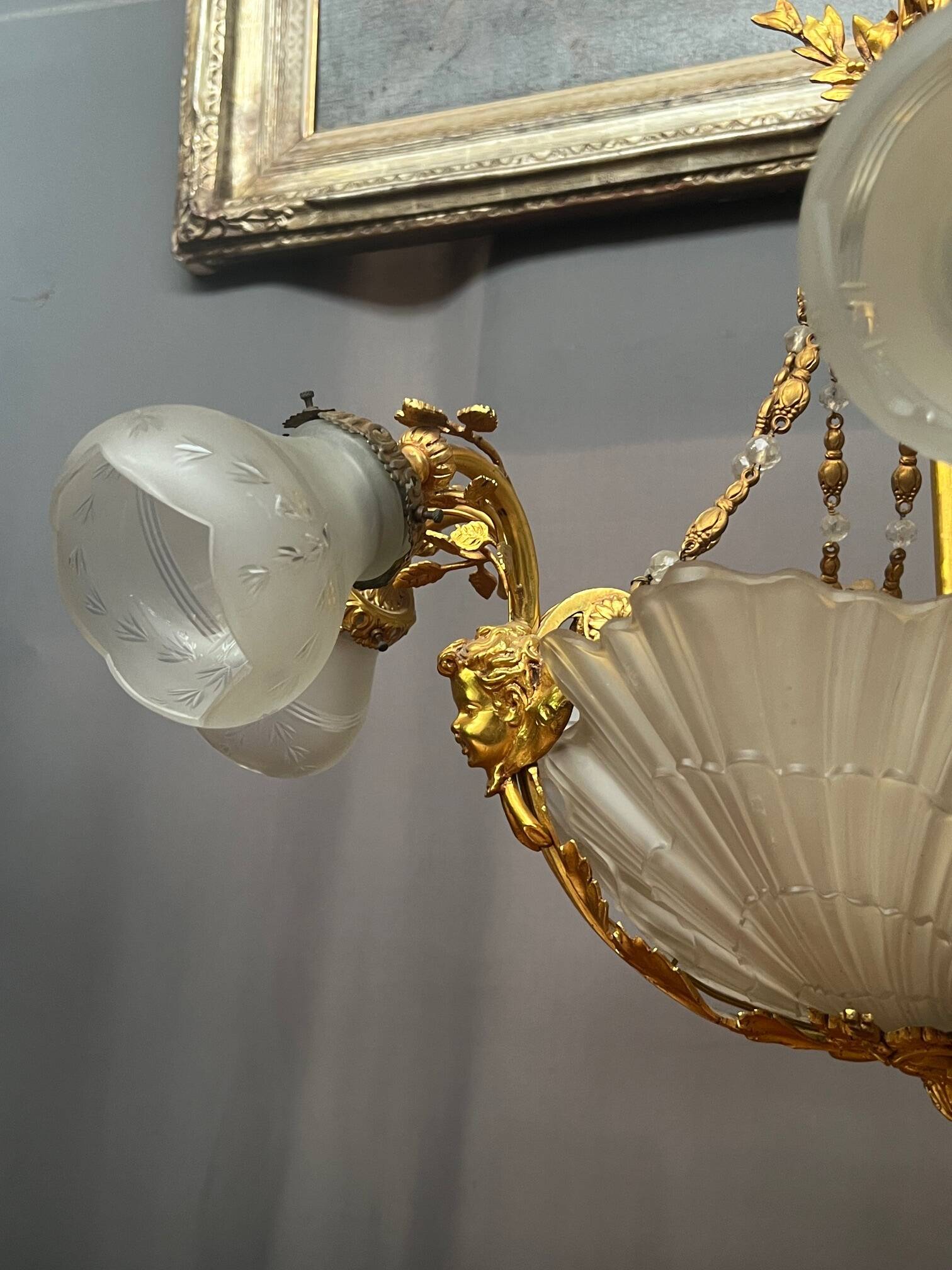 Golden bronze chandelier in Louis XVI style. 12 light points.