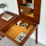 Bureau vintage avec coiffeuse