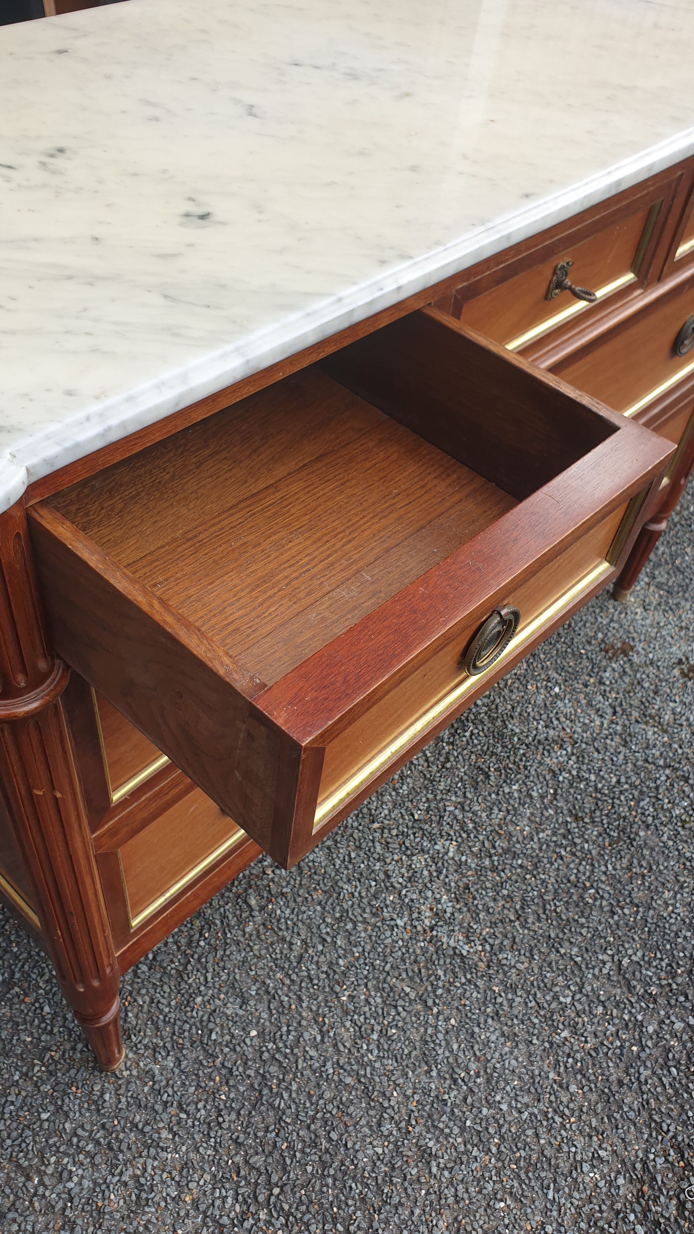 Louis XVI accajou chest of drawers and white marble