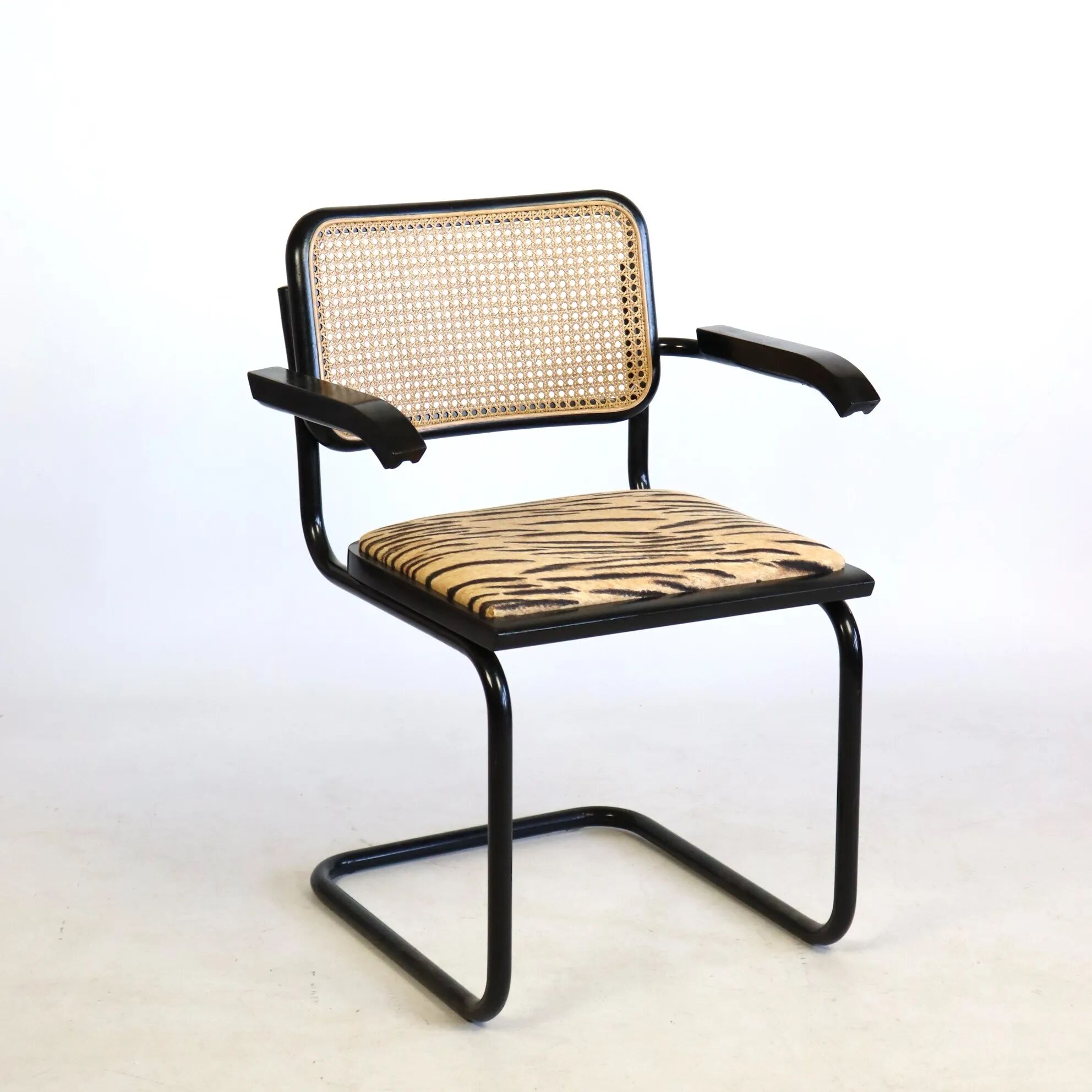 Chaise B64 tissu léopard
