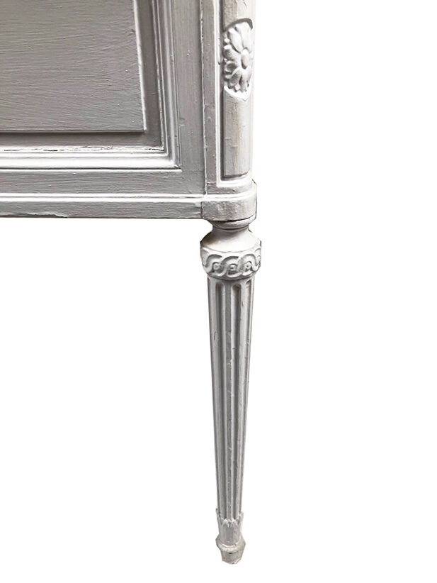 Louis XVI-style tiered desk lay white