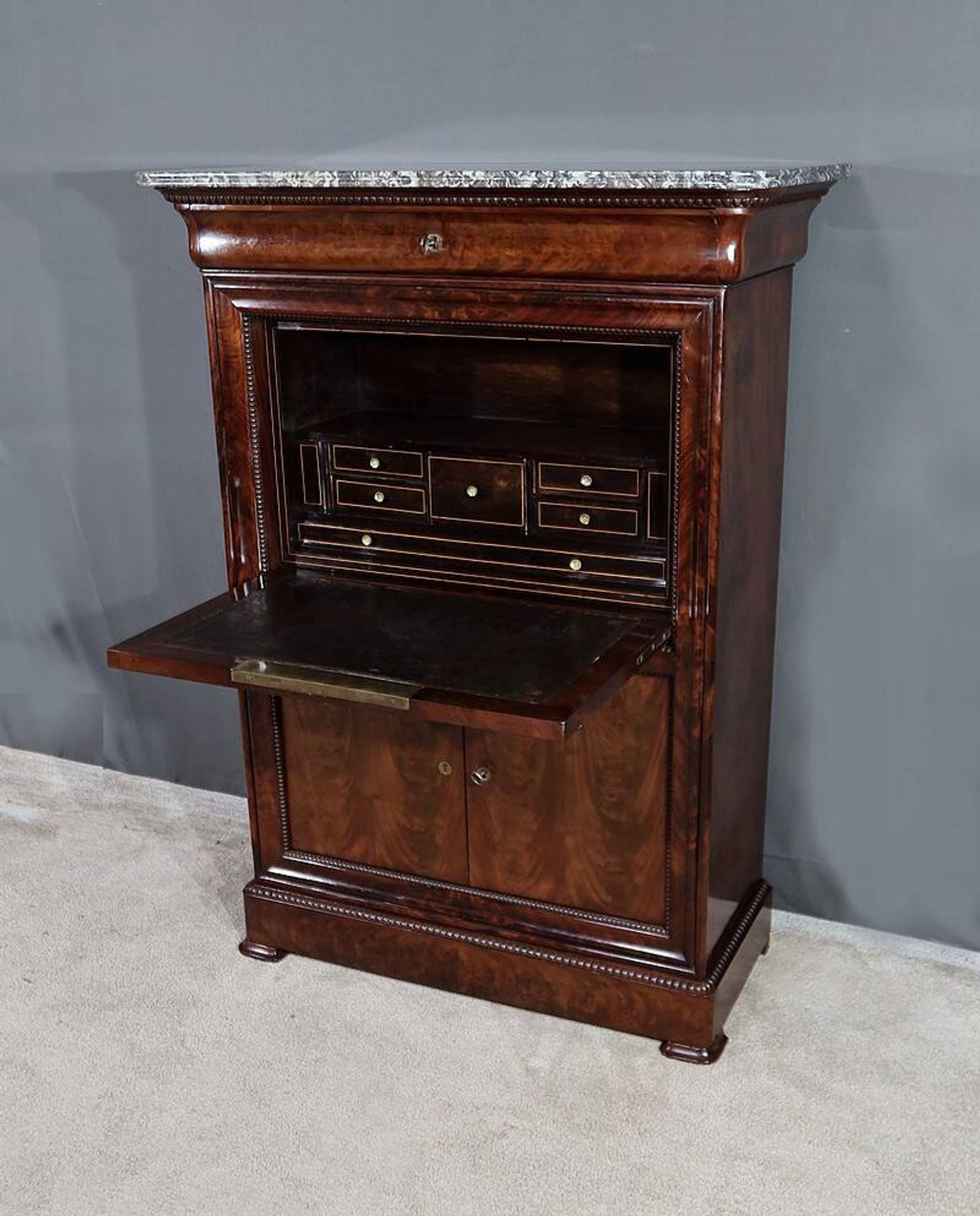 Small Secretary in Burl Mahogany Veneer, Restoration Period – Early 19th Century