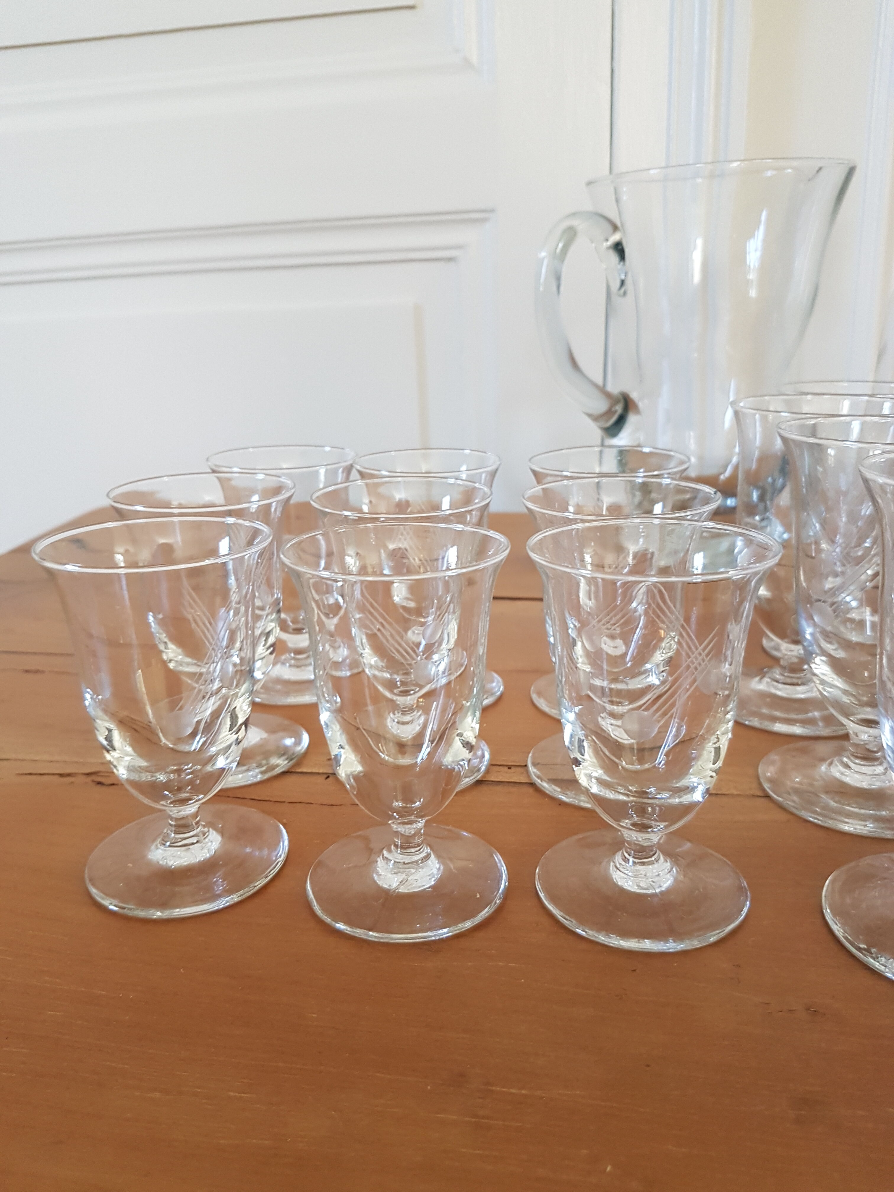 Service verres, carafe et pichet 33 pièces