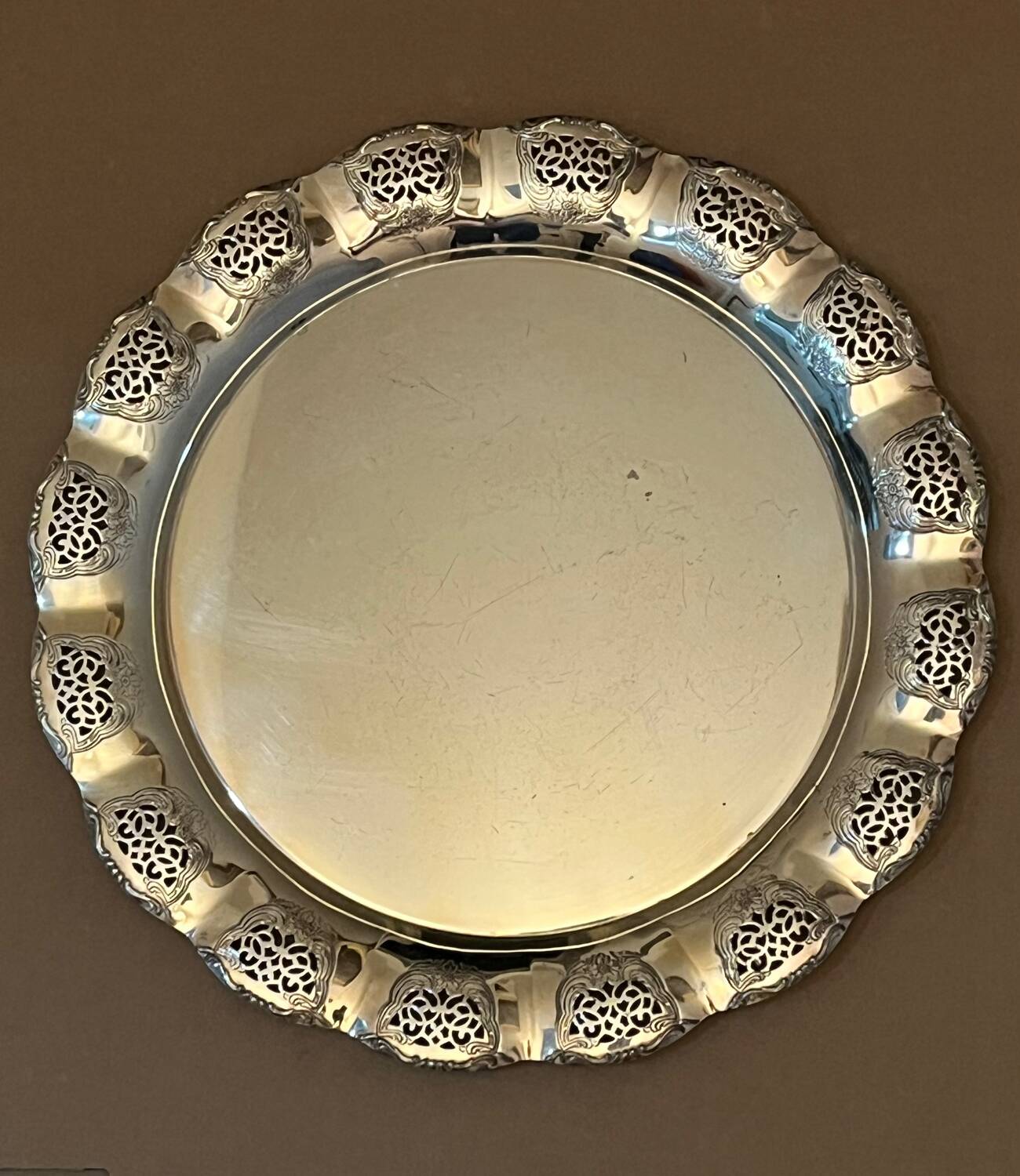 Circular metal tray