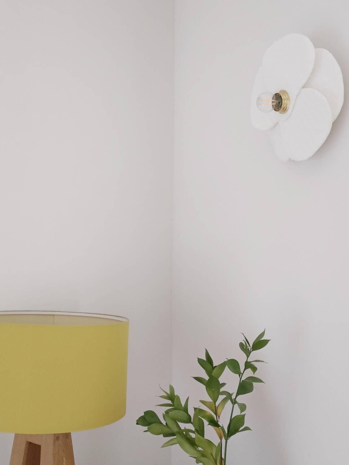 “Snowdrop” flower applique