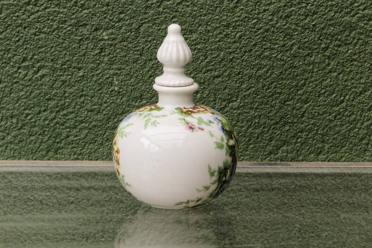 Set of 3 floral porcelain sweet jars from Paris.