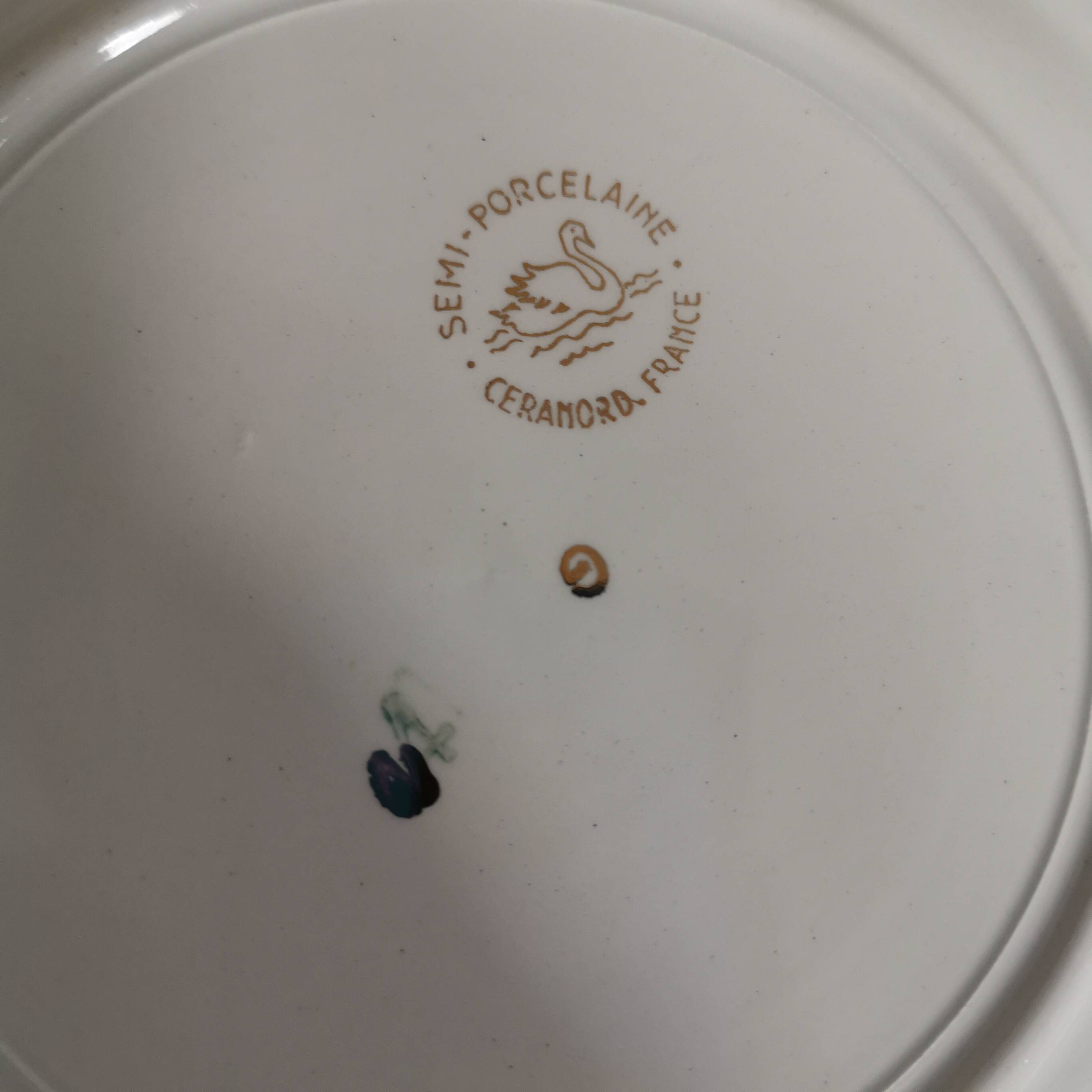 10 Ceranord porcelain dessert plates