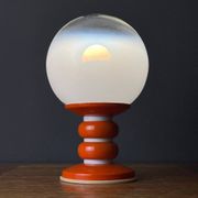 Lampe de table en verre opalin blanc, Italie, années 1970