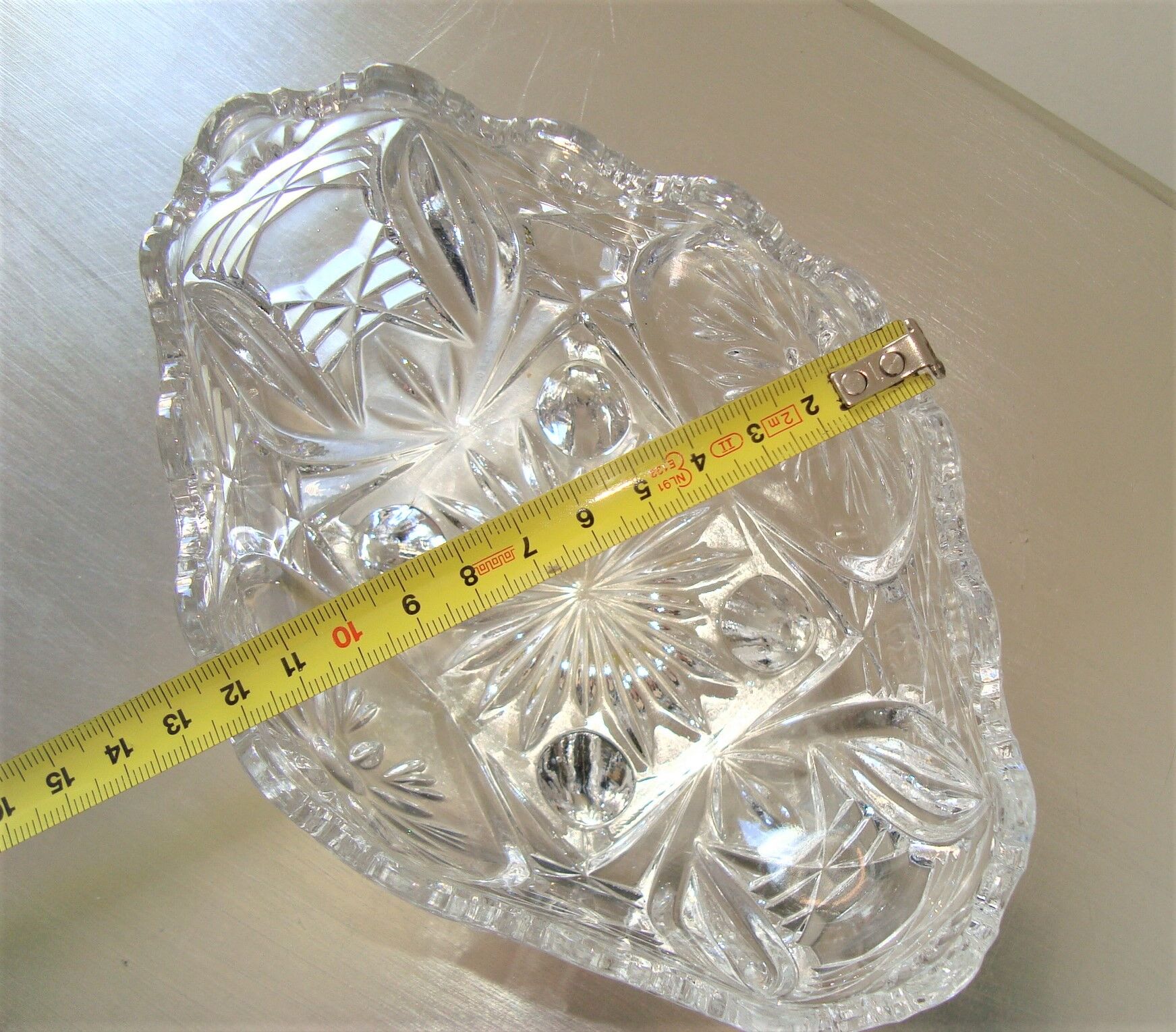 Cut gardener crystal cut center of table 4 feet