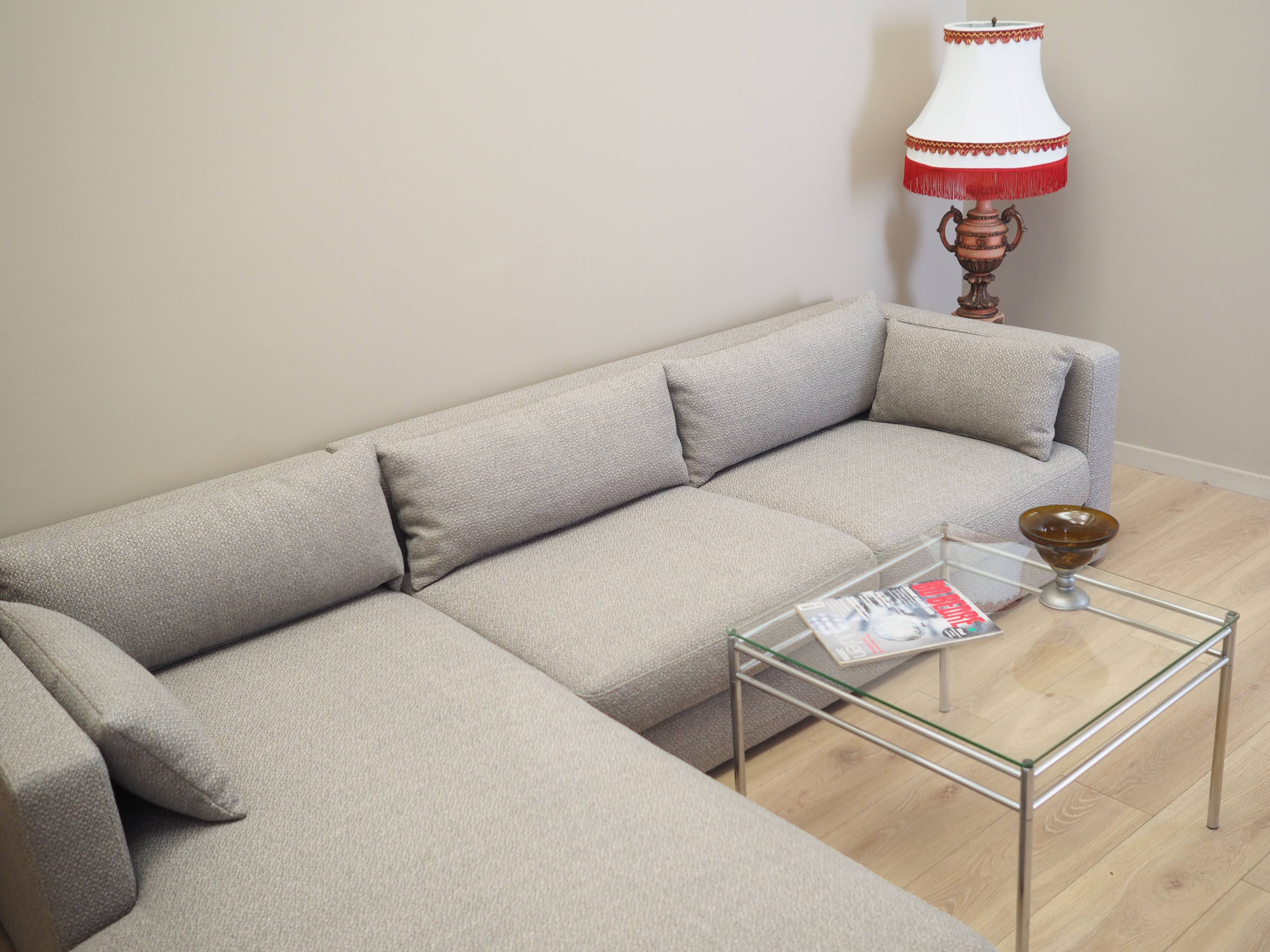 Canapé d'angle gris, design scandinave, années 2000
