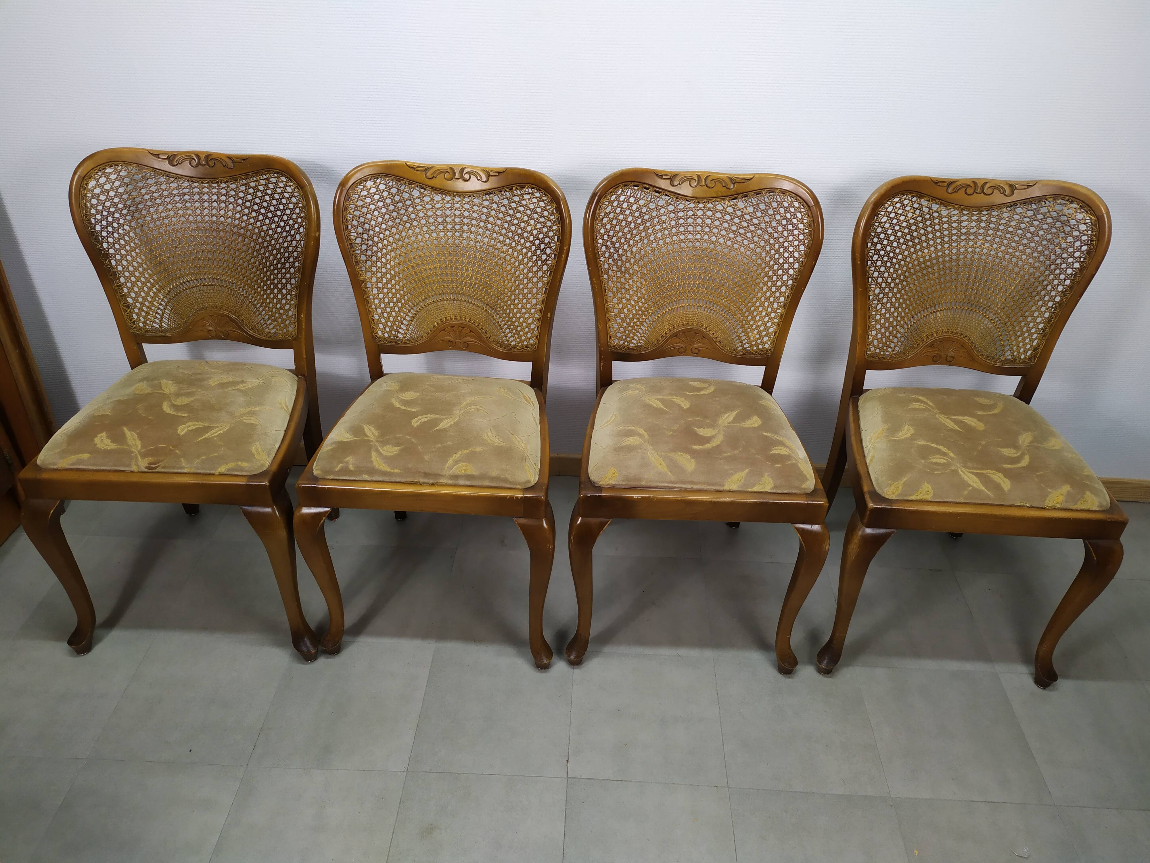Set of 4 wooden chairs cannage and seat spring