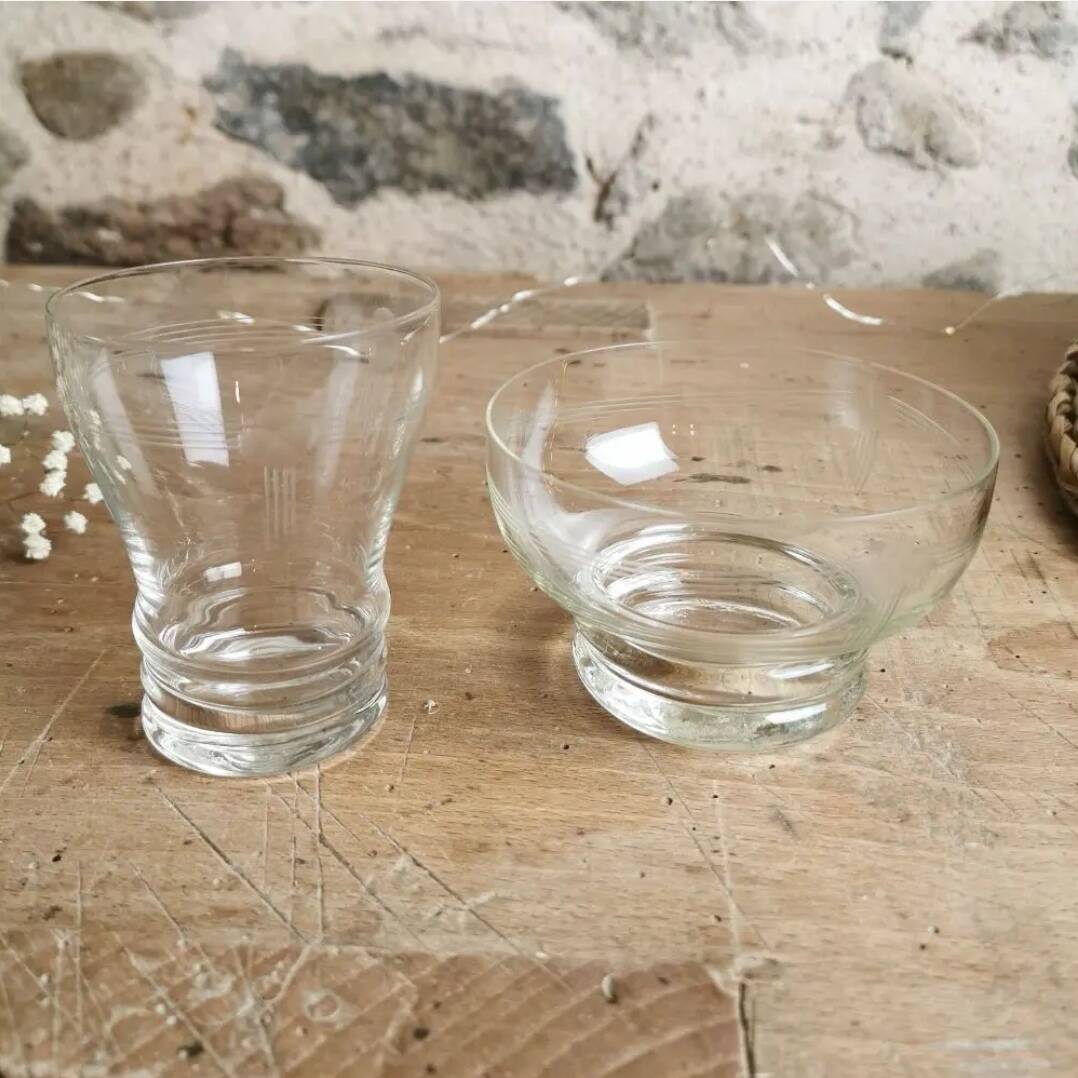6 50s Wine Glasses, Art Deco pattern. Chiseled glass
