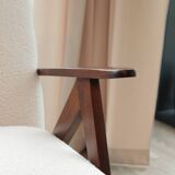 Fauteuil en tissu bouclette blanc et bois, milieu XXème