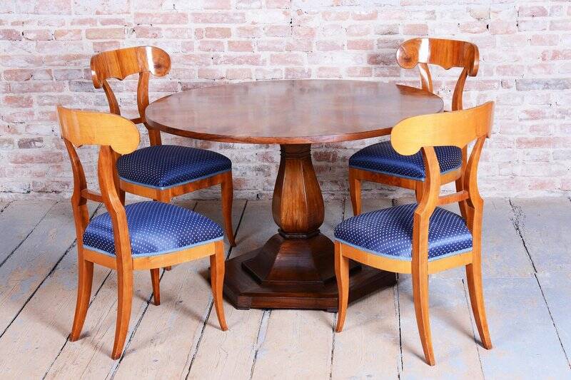 Biedermeier Dining Table in Walnut, Czechia, 1830s