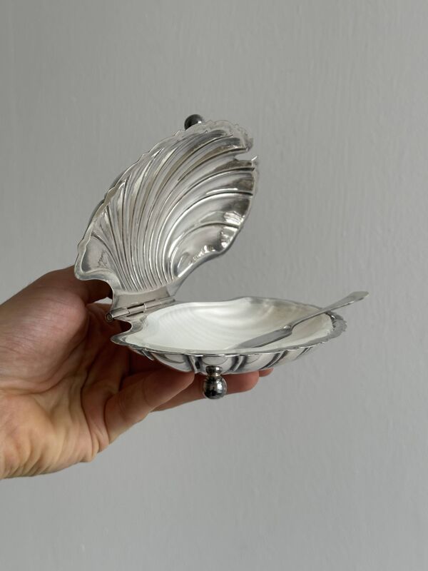 Beurrier ancien en métal argenté forme coquillage