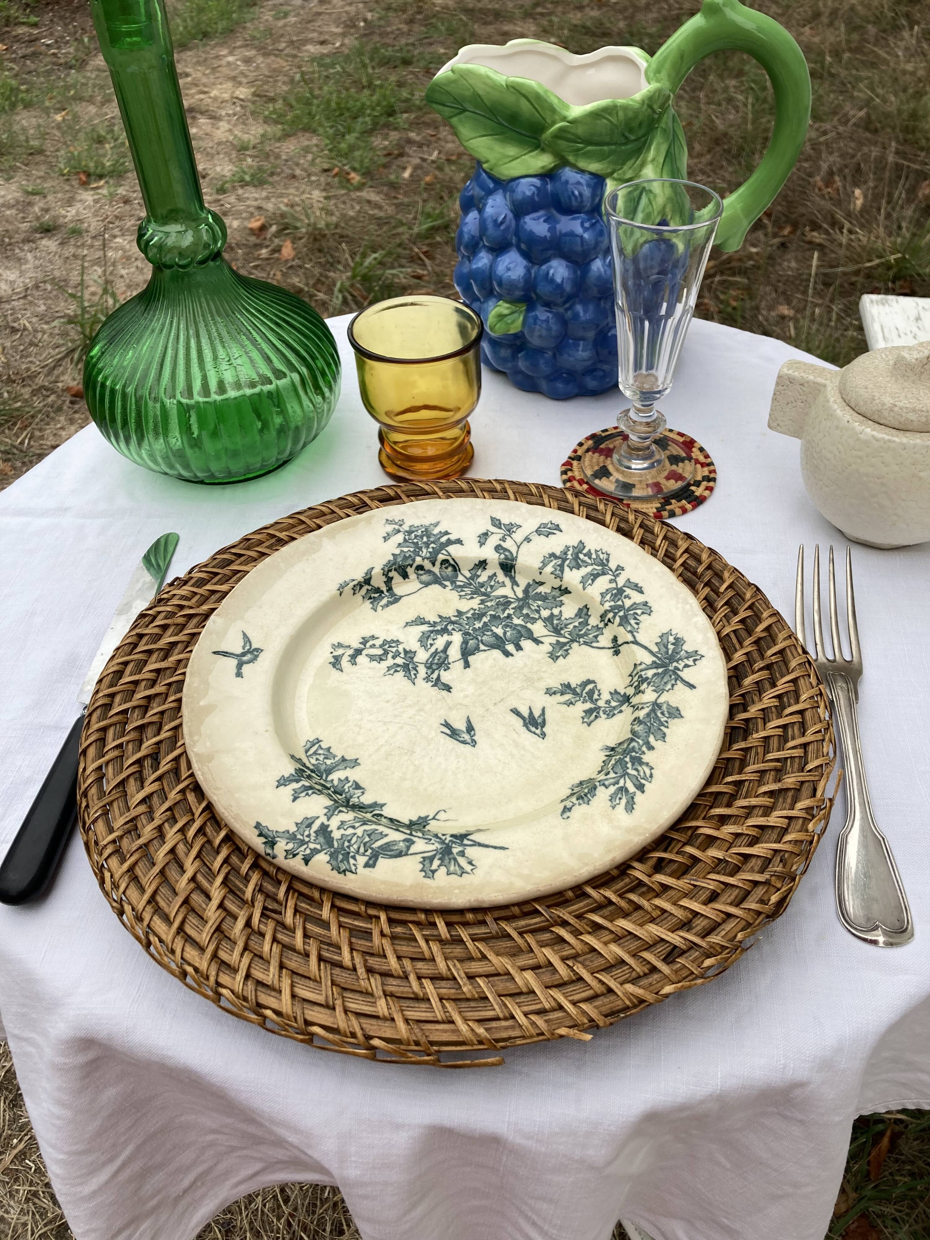 Round rattan table set / natural braided wicker