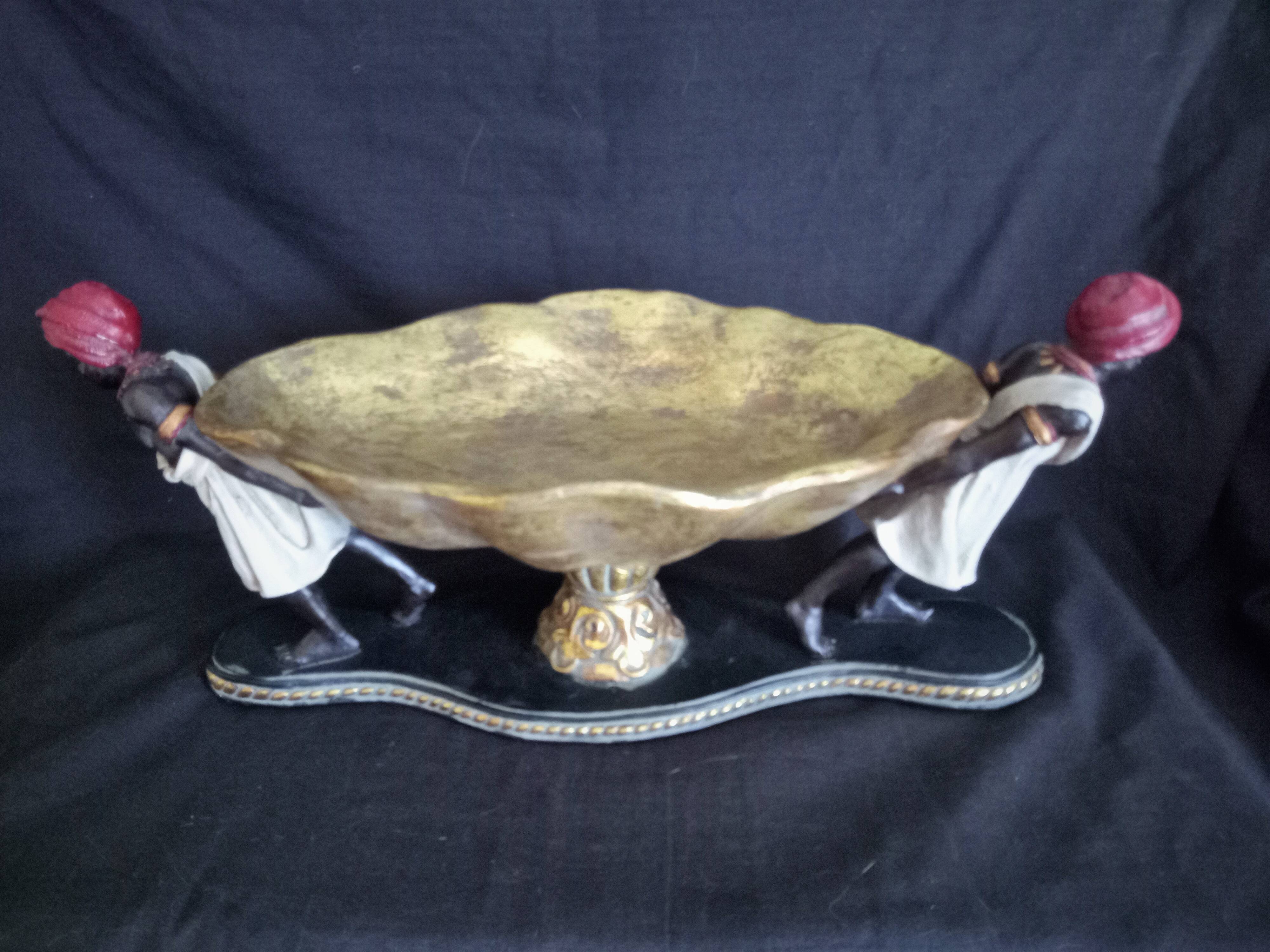 Centerpiece with African characters, plaster, resin and wood