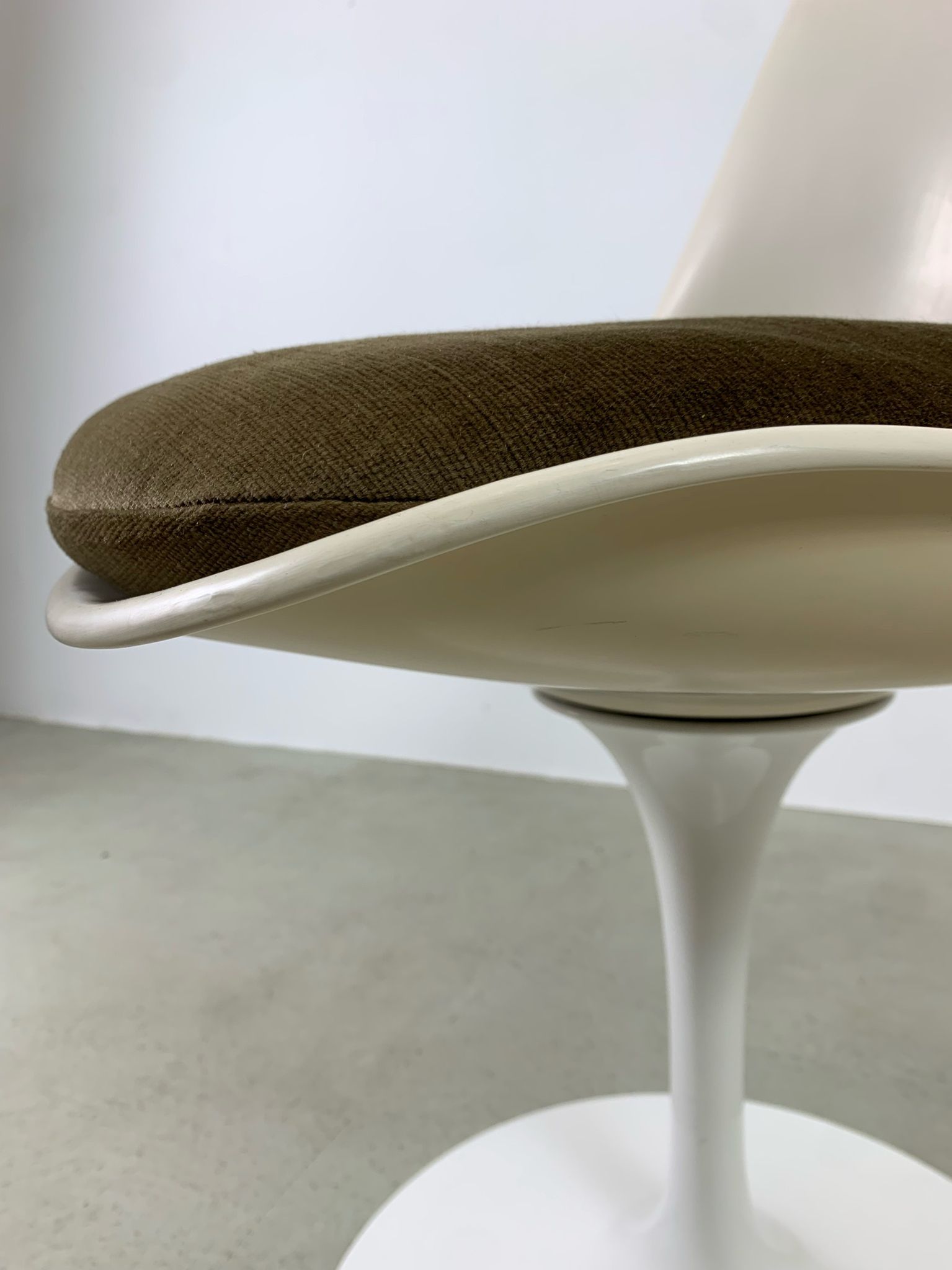 Chaise Tulip Eero Saarinen pour Knoll International