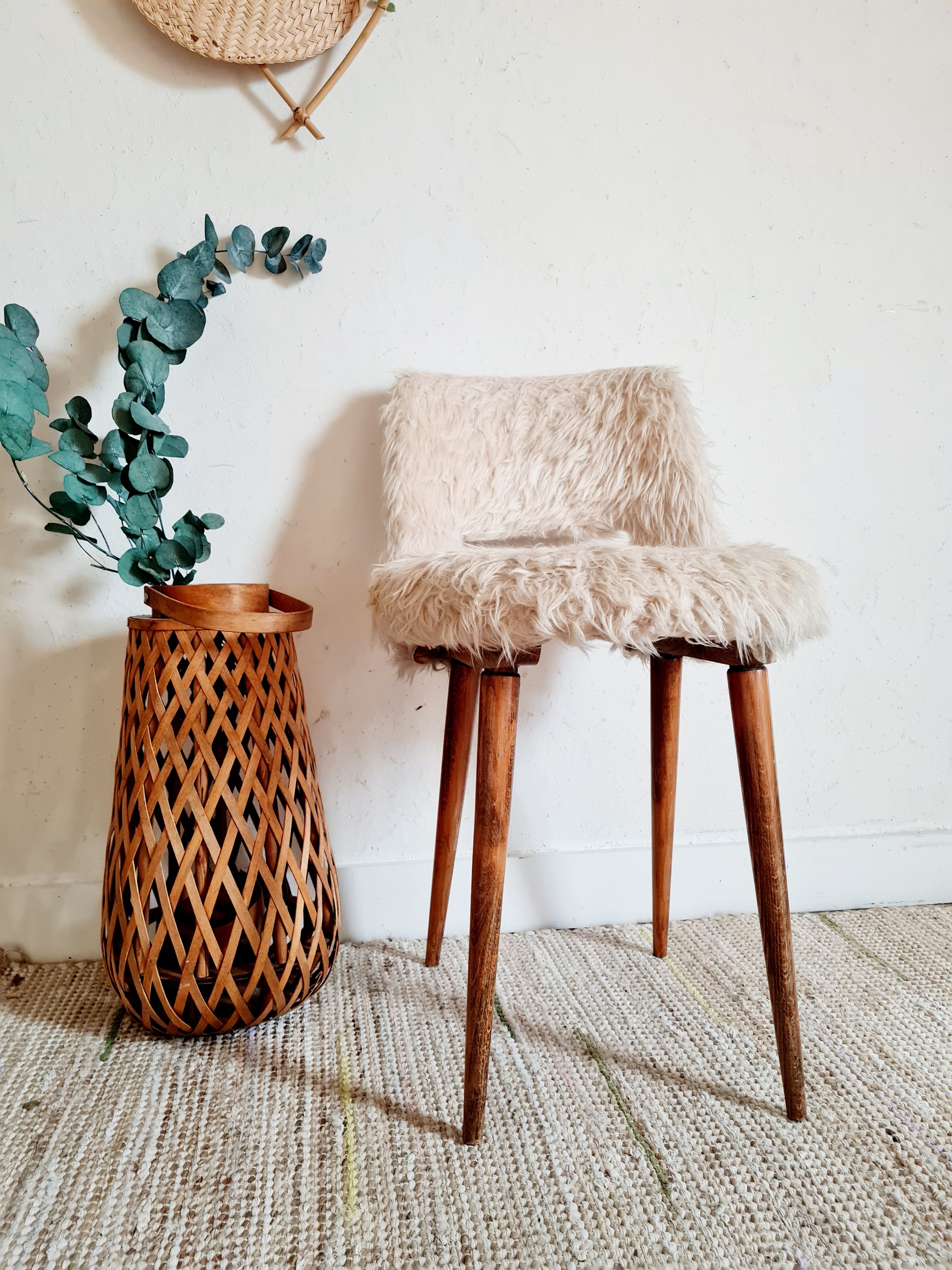 Wooden cream mouldy chair peddling spindle