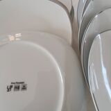 Table service of 18 pieces in white porcelain