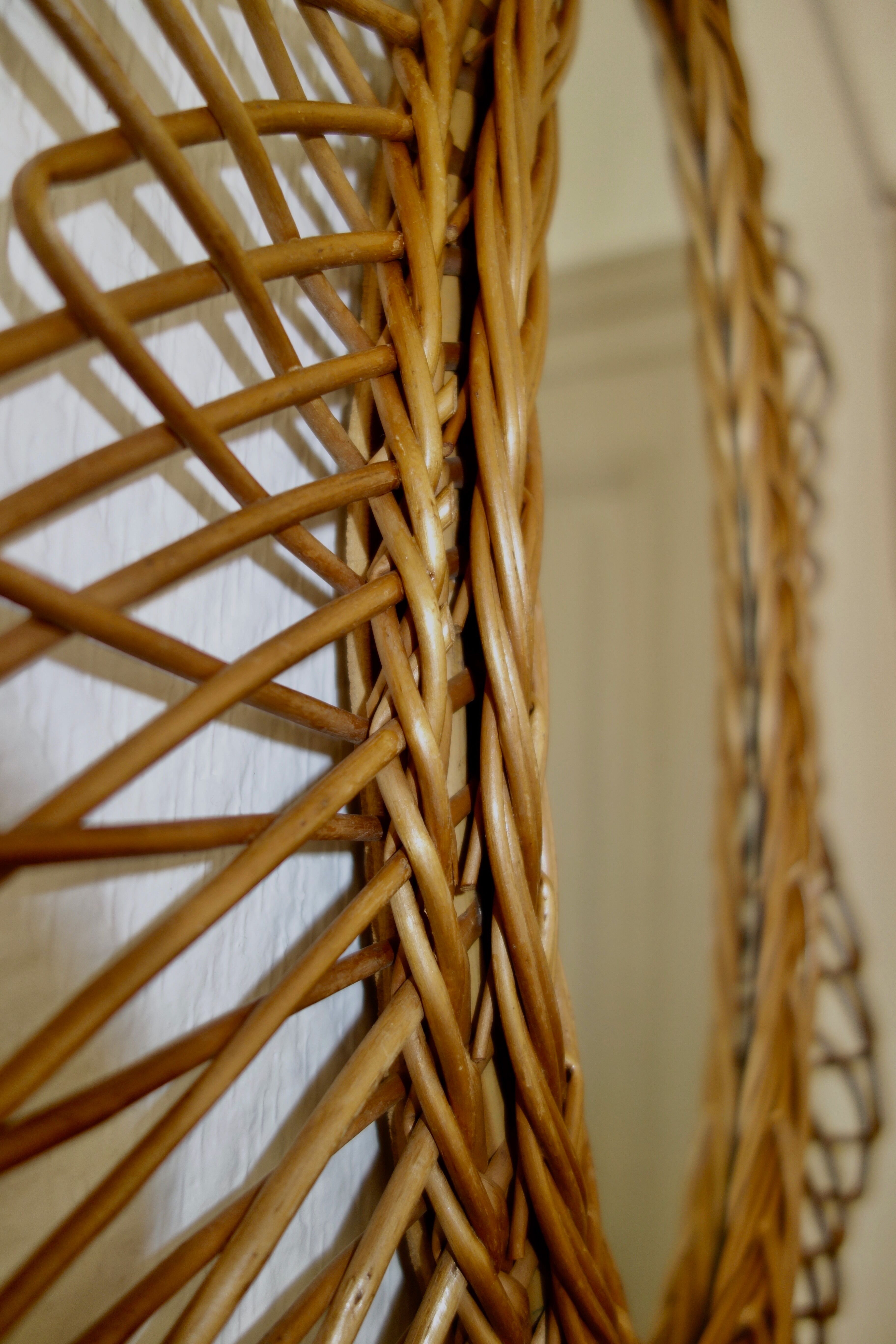 Miroir soleil ovale en rotin des années 60 taille 73x50cm