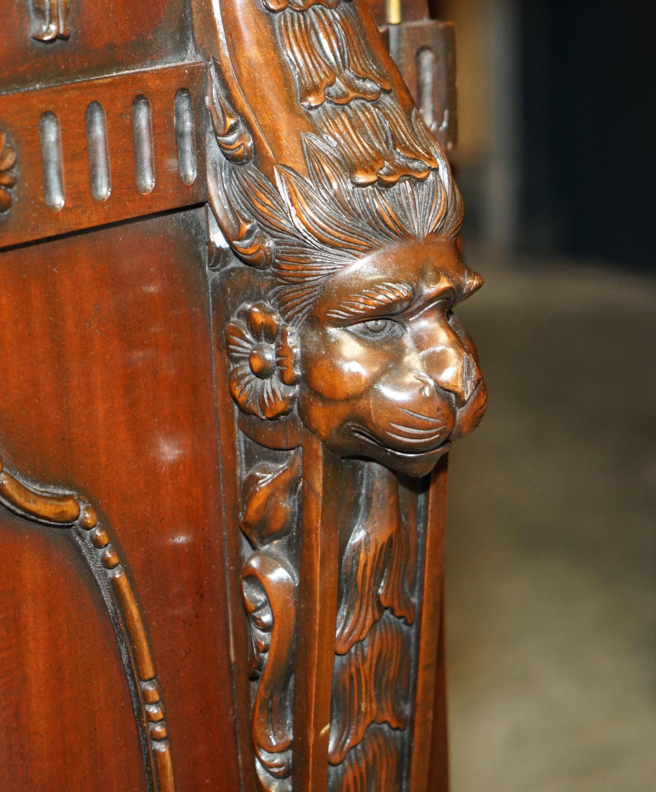 Partner desk with two carved columns featuring lion heads, according to Thomas Chippendale, restored.