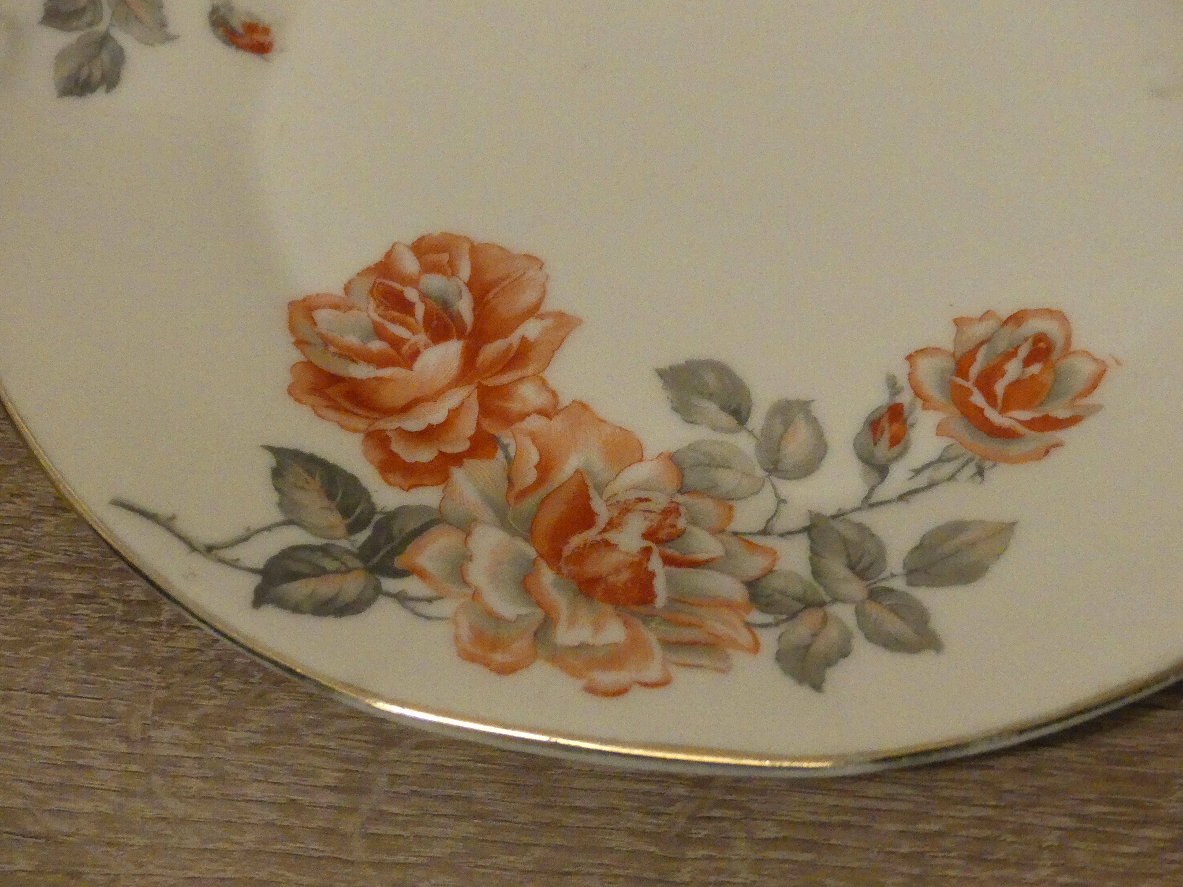 Porcelain top decorated with roses
