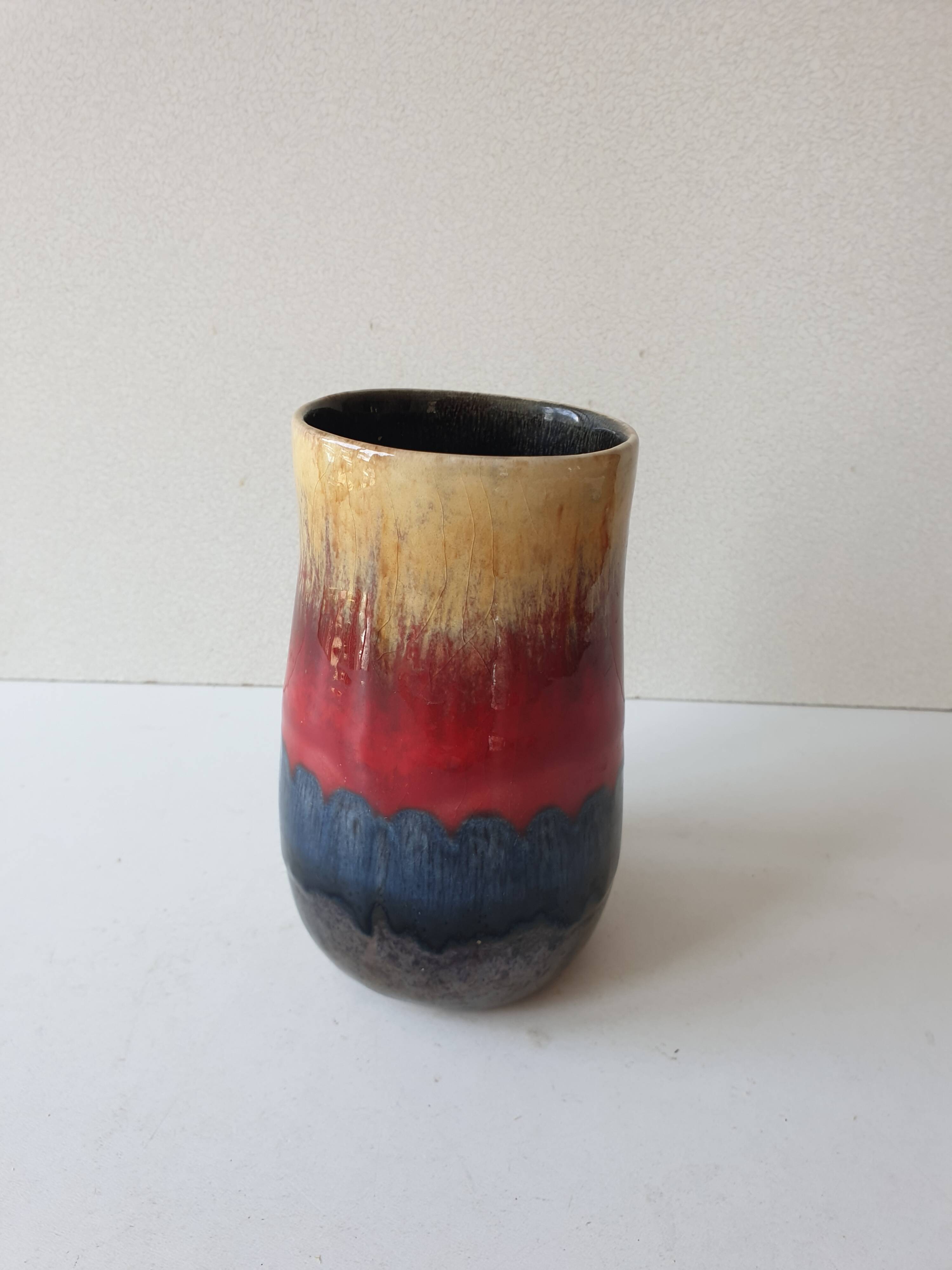 Ceramic vase with yellow, red and blue pattern - Vintage