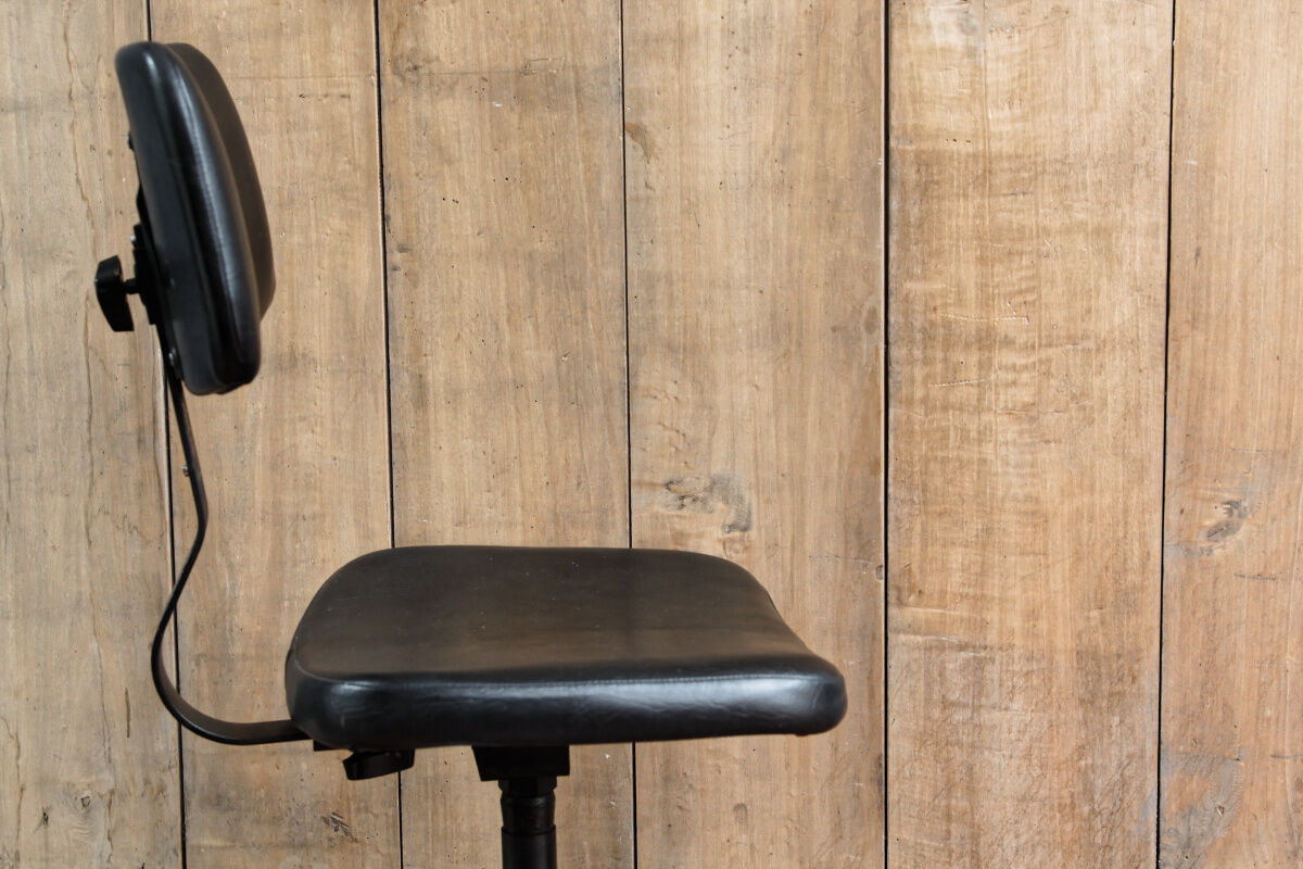 Swivel office chair, on wheels