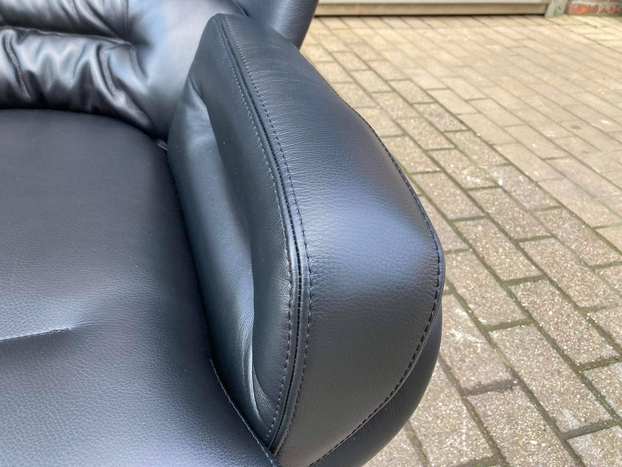 2x Joe Colombo Elda LONGHI Chair Black leather, White fiberglass