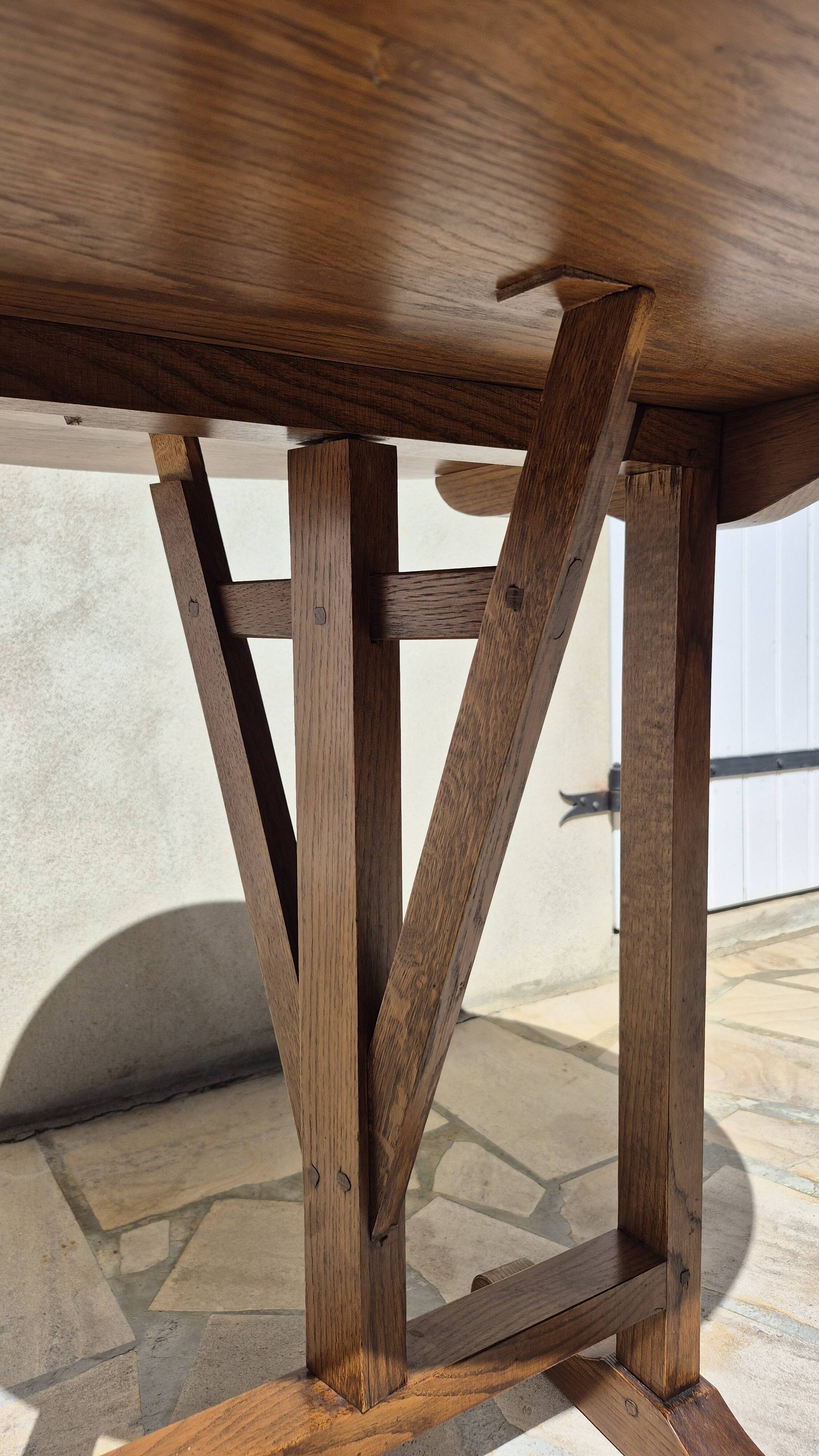 Petite table vigneronne ronde rabatable