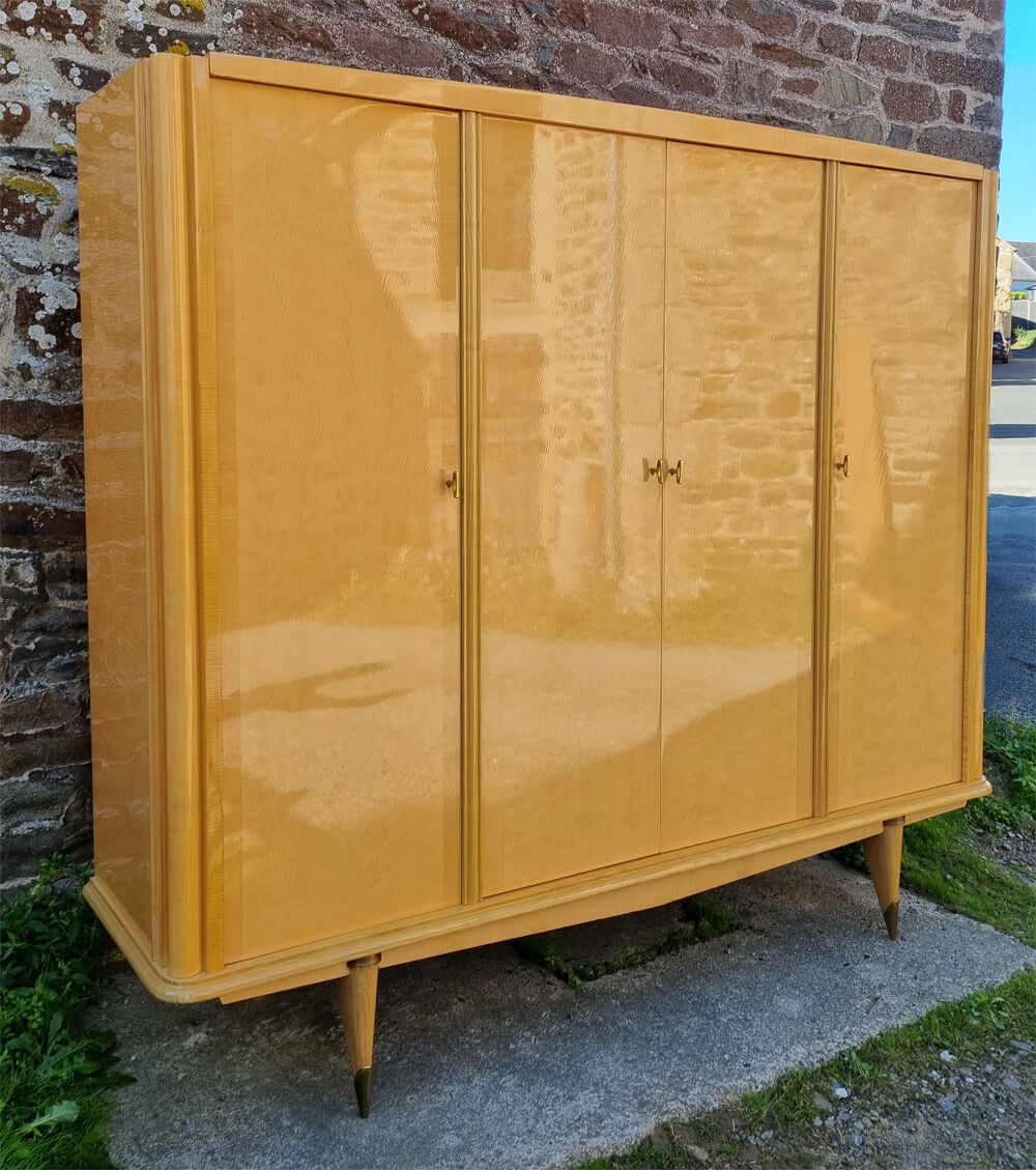 Wardrobe wardrobe and vintage shelves 50s, mirrors