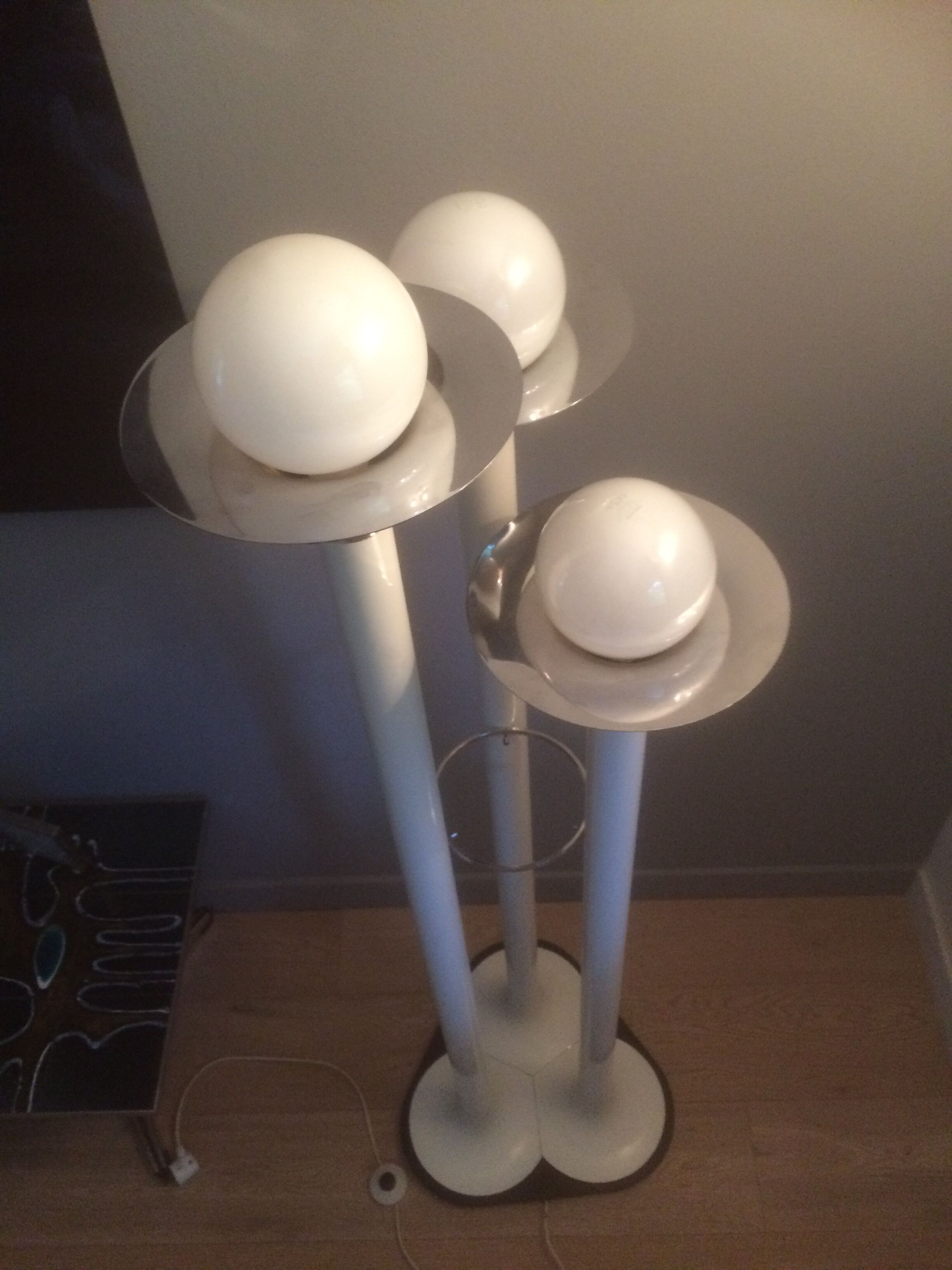 Space-age "trumpet" lamppost circa 1970s