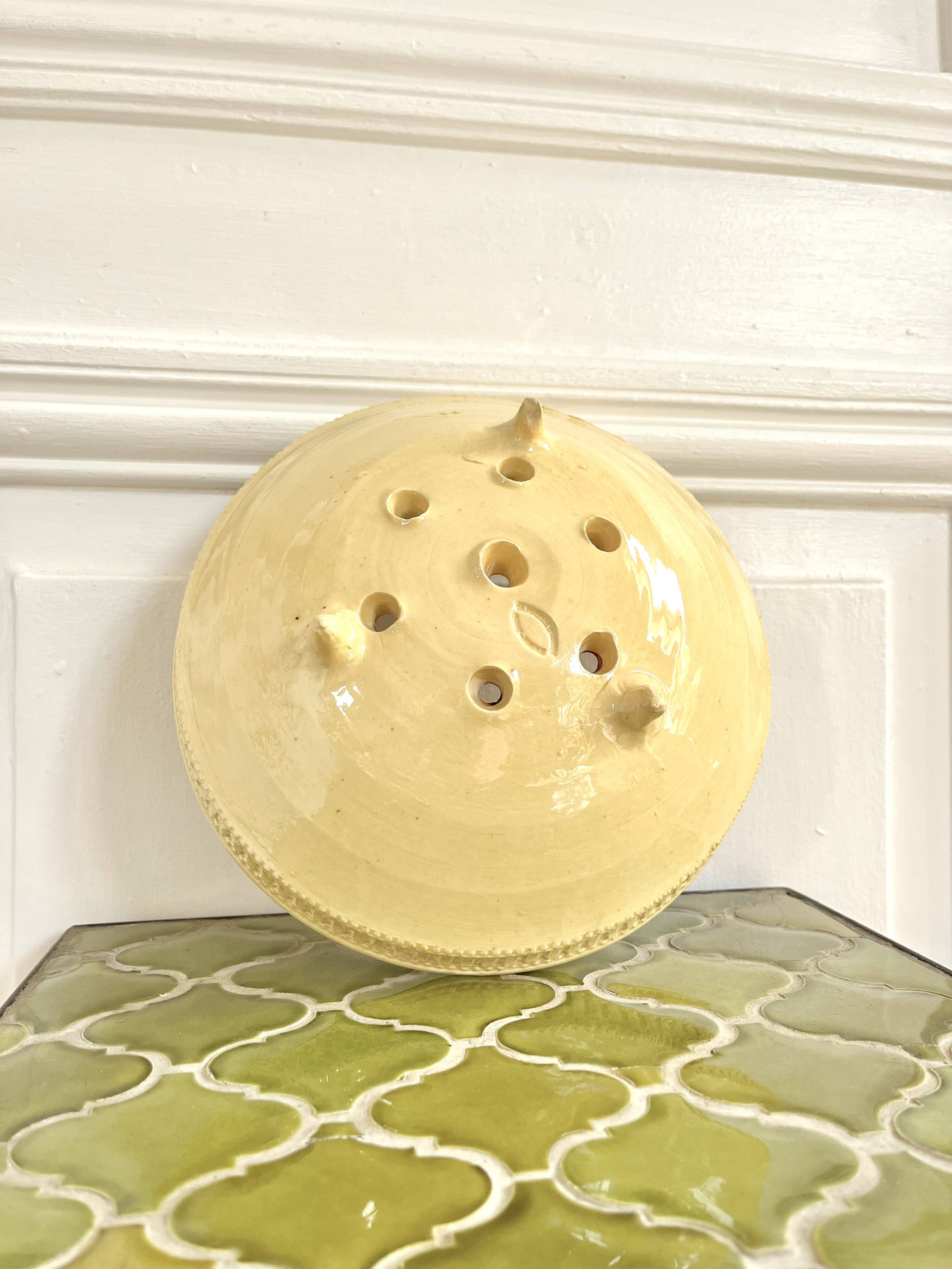 Draining dish on feet