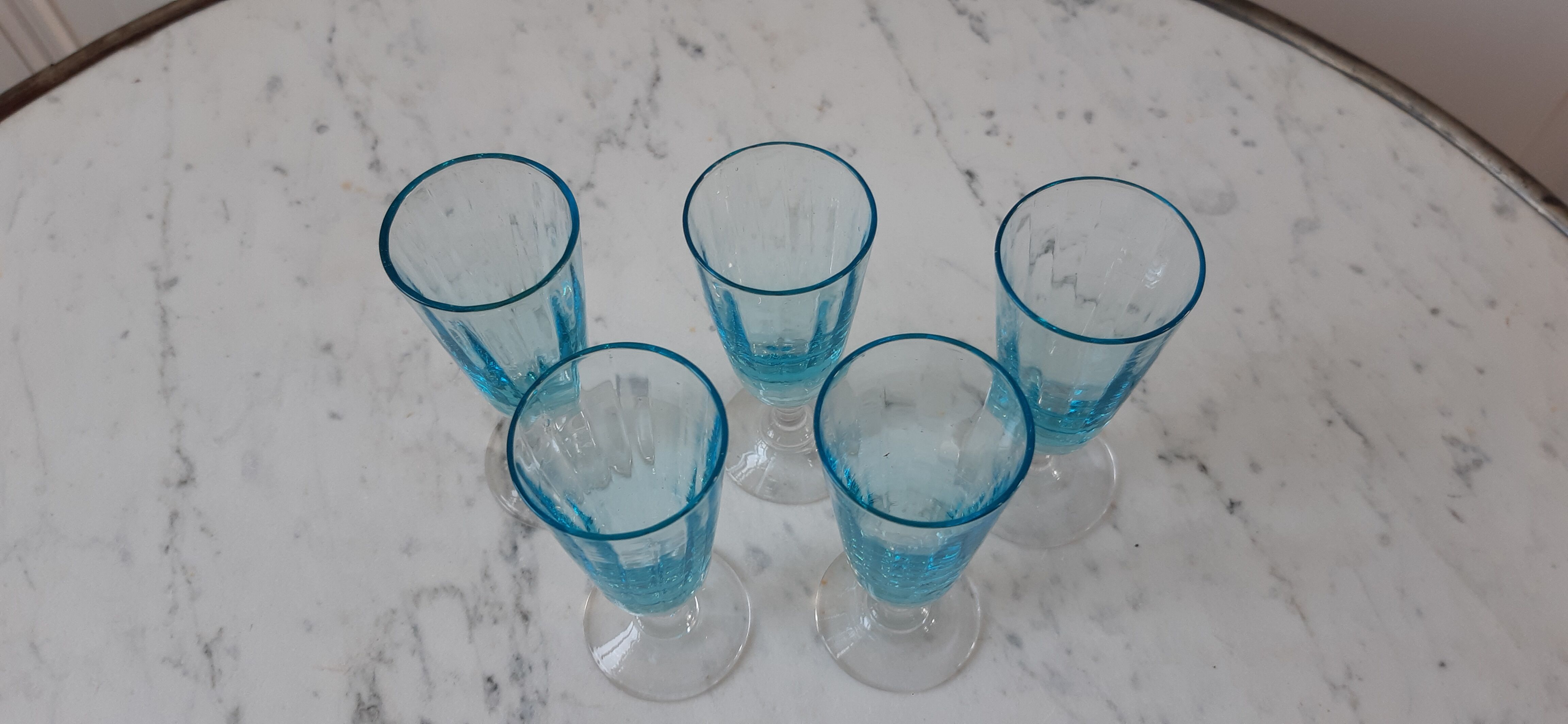 Set of 5 mini champagne flutes in blue glass 60s