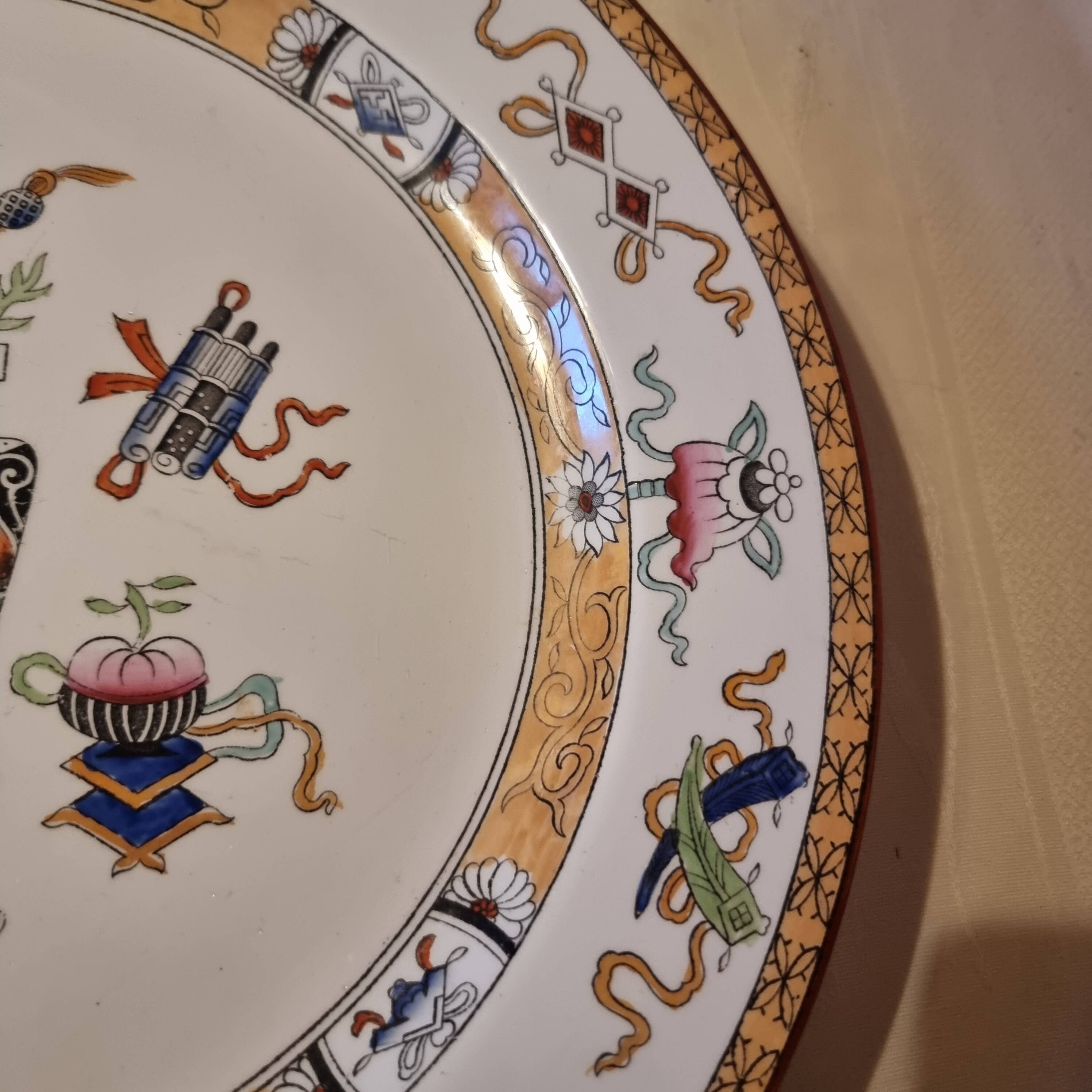 Large antique Maastricht porcelain plate, Japanese style, motif