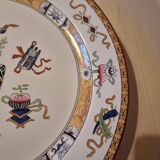 Large antique Maastricht porcelain plate, Japanese style, motif