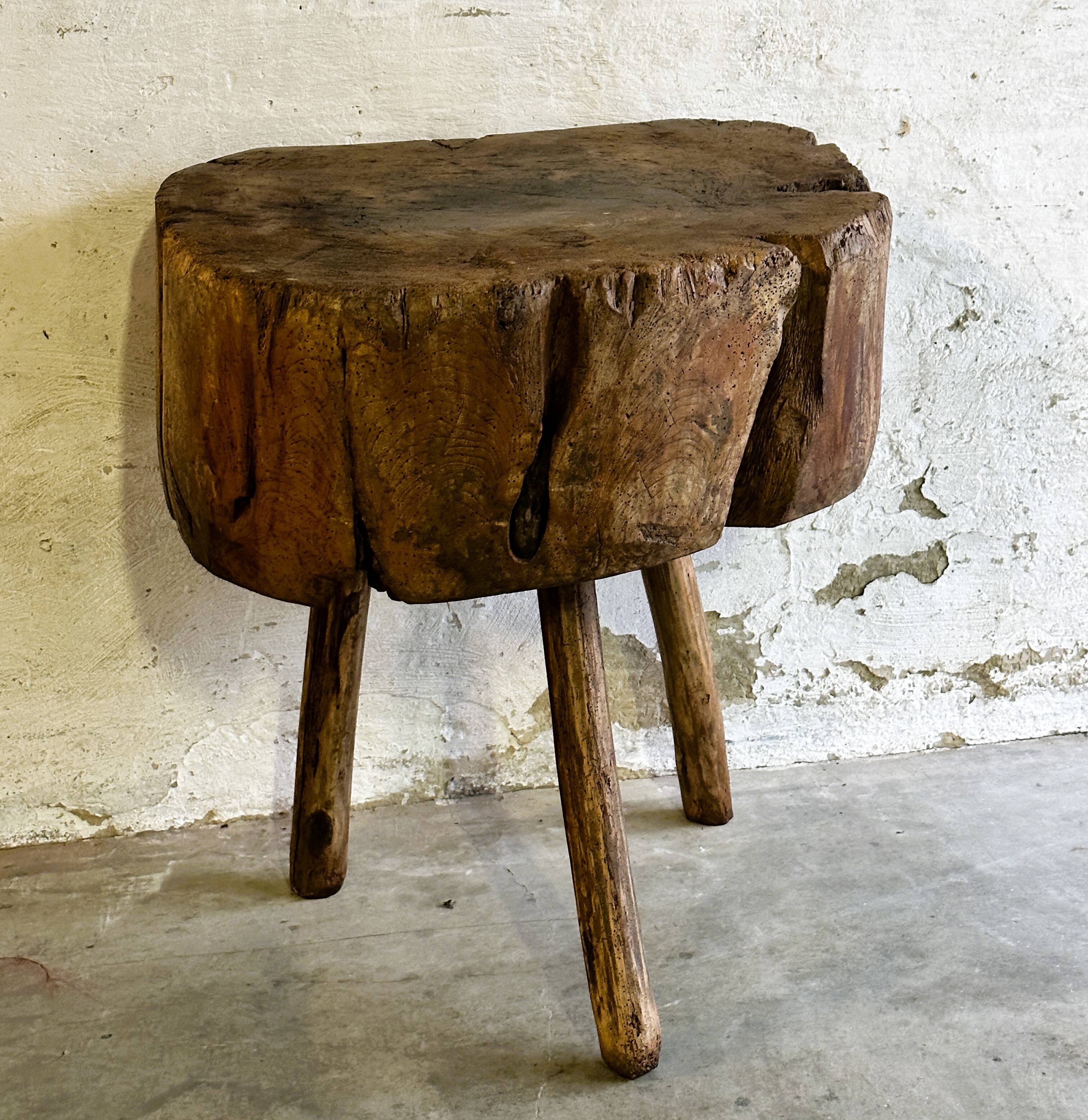 Table d'appoint Art populaire en orme, France XIXe siècle