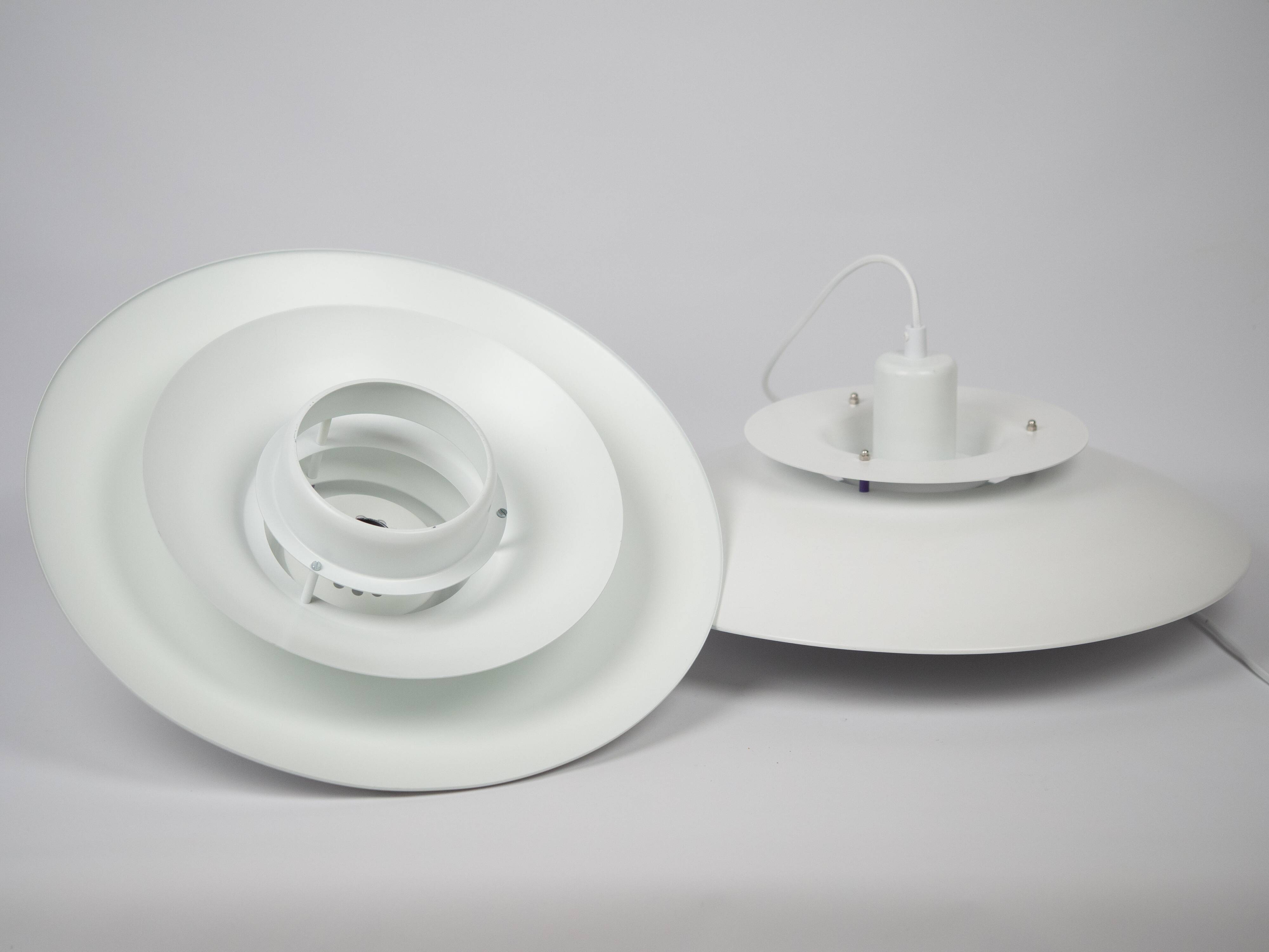 Paire de lampes suspendues vintage danoises des années 1980.