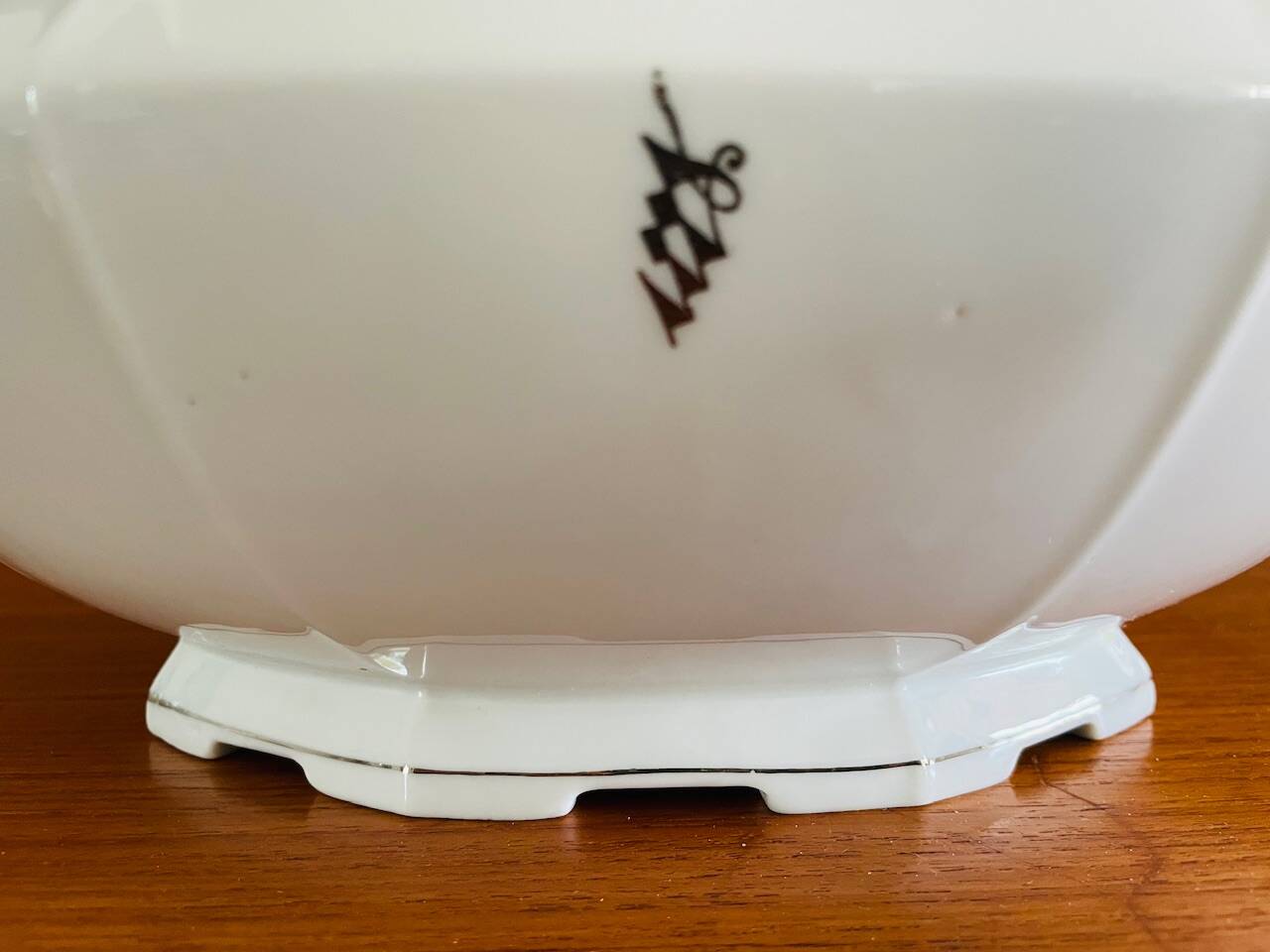 Art Deco soup tureen by Victoria China Czechoslovakia, 1920s