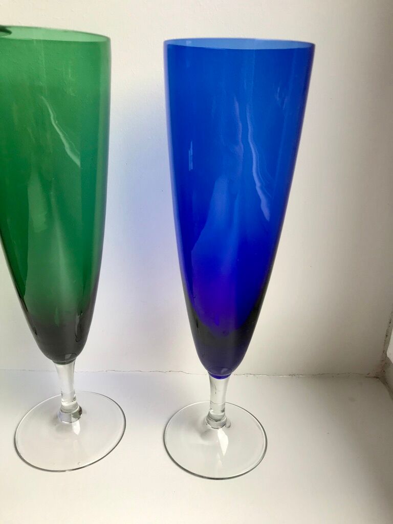 Set of 4 champagne flutes in colored glass 70s